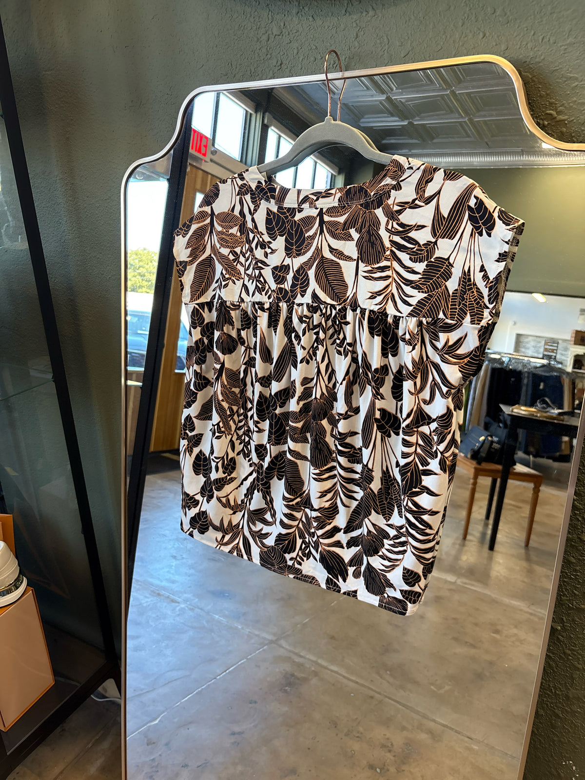 ANN TAYLOR Size M White/Blk/tan Top