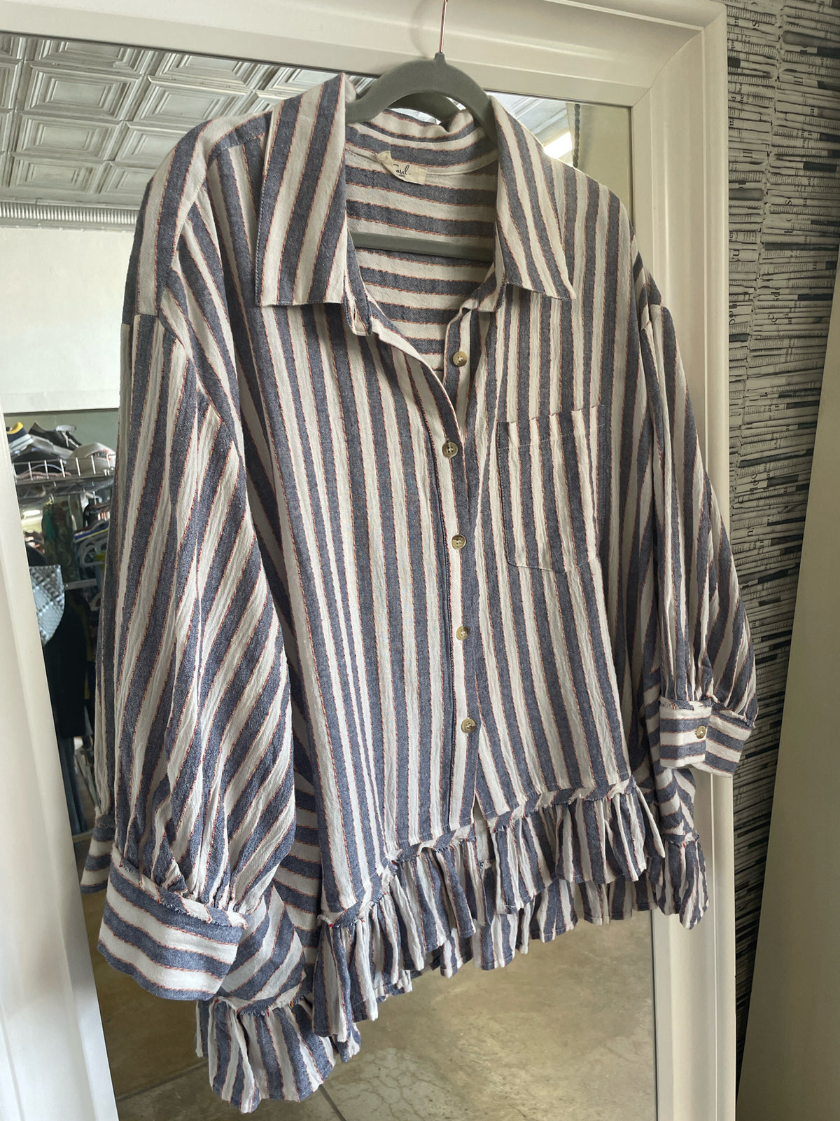 Easel Size 2X blue and white Stripe Top