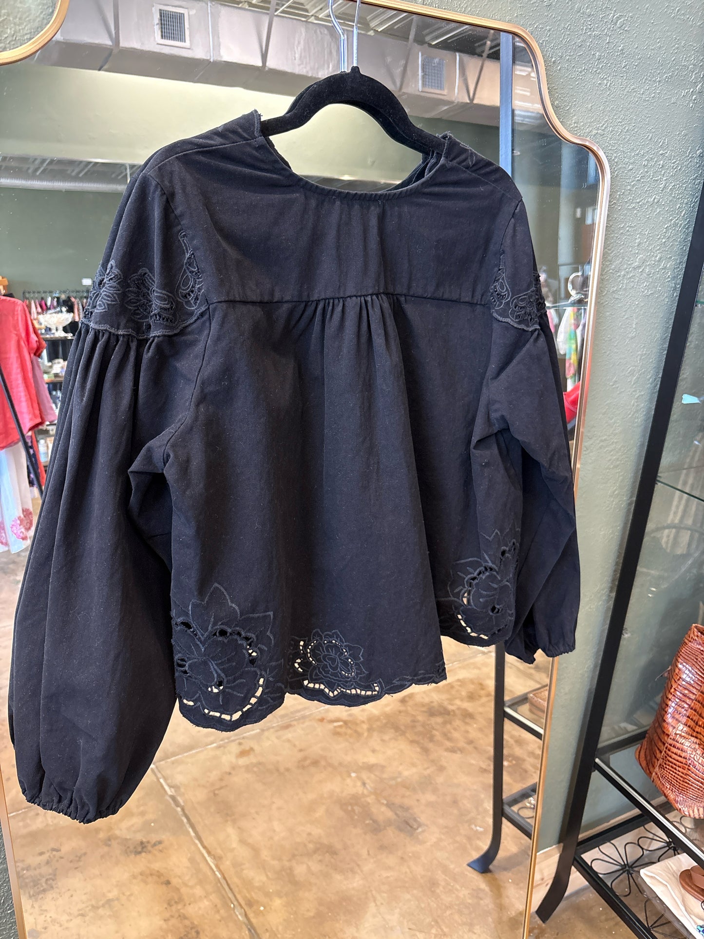 Aaron & Amber Size L Black Top
