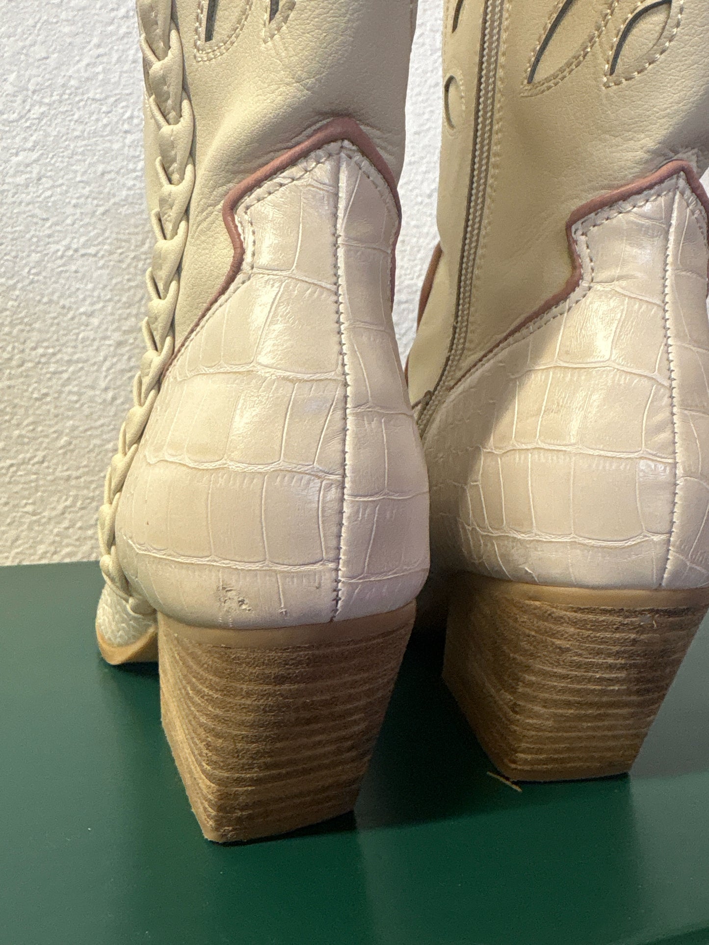 Dolce Vita Shoe Size 7.5 Cream Mid Calf Boots