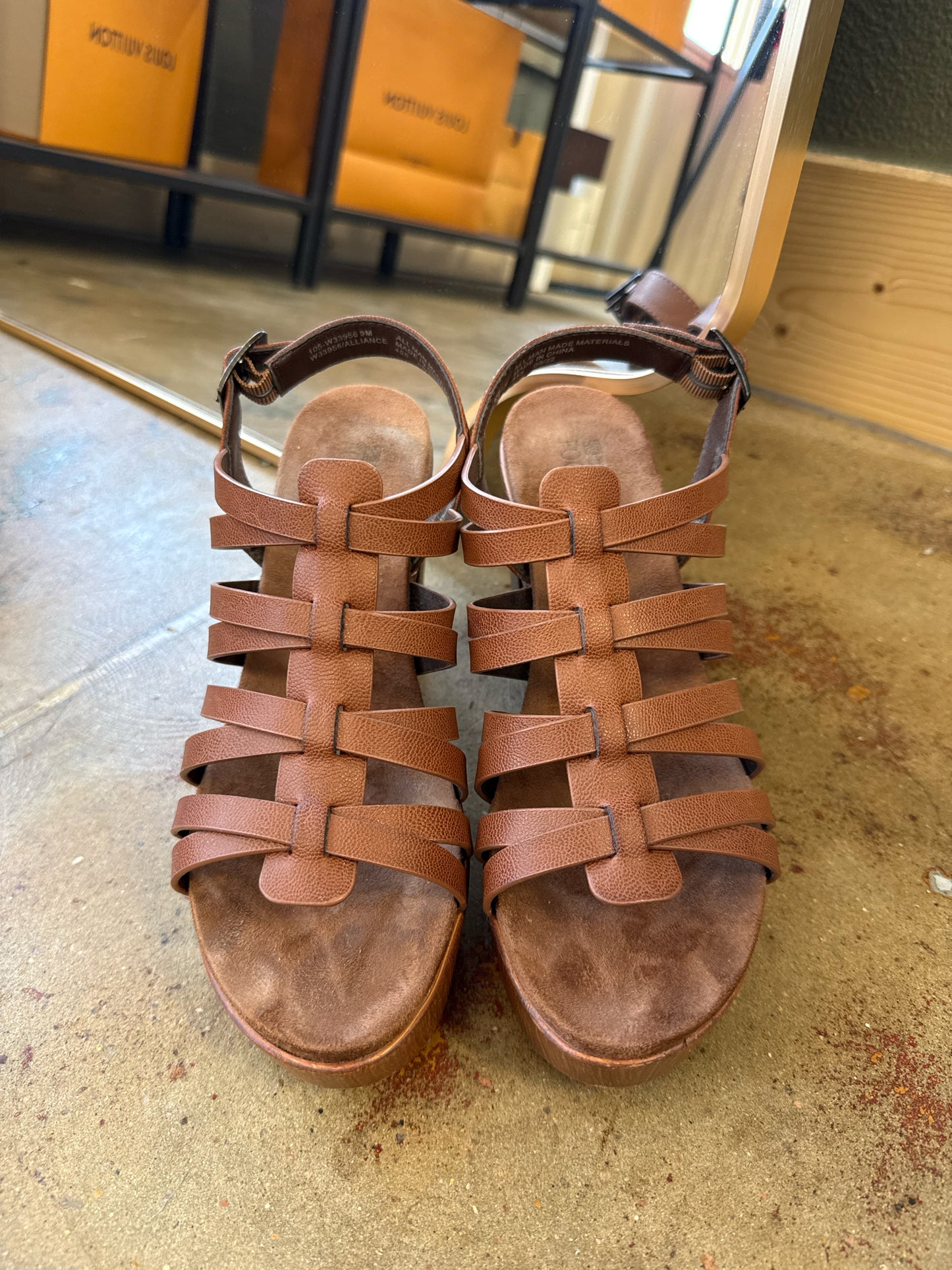 White Mountain Shoe Size 9 Brown Heels