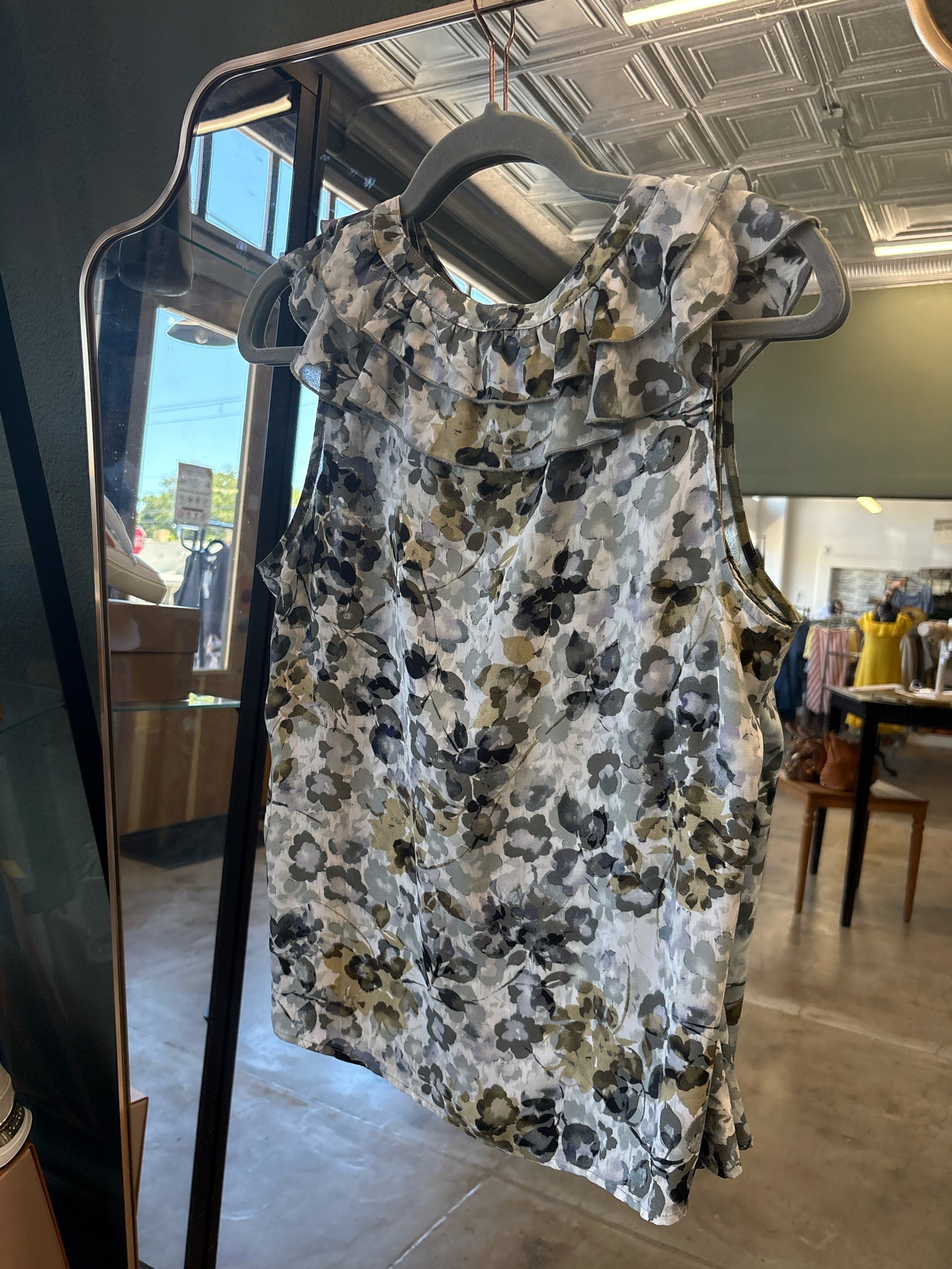Cabi Size M Black Print Top