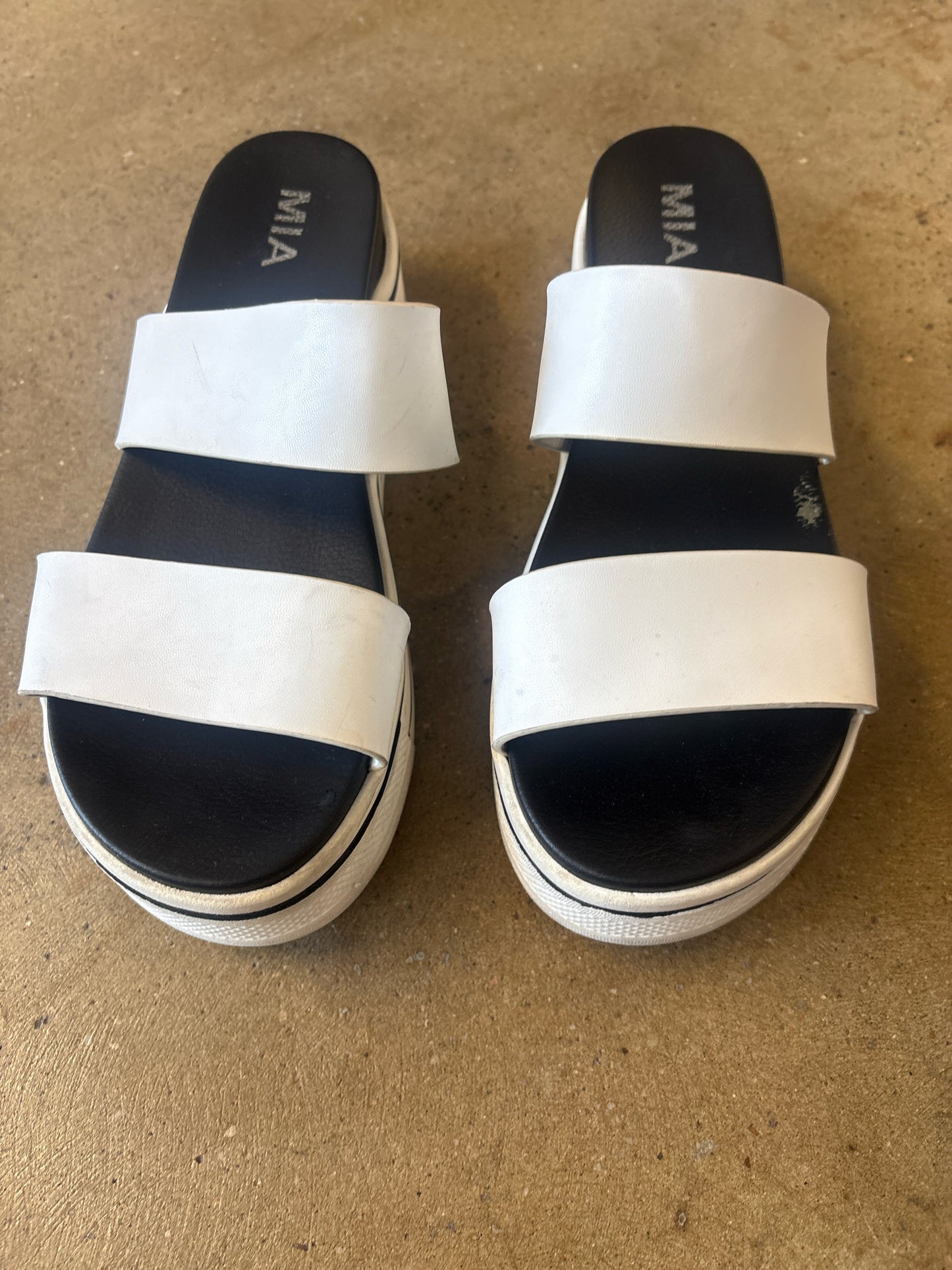 mia Shoe Size 9 White + Black Sandals