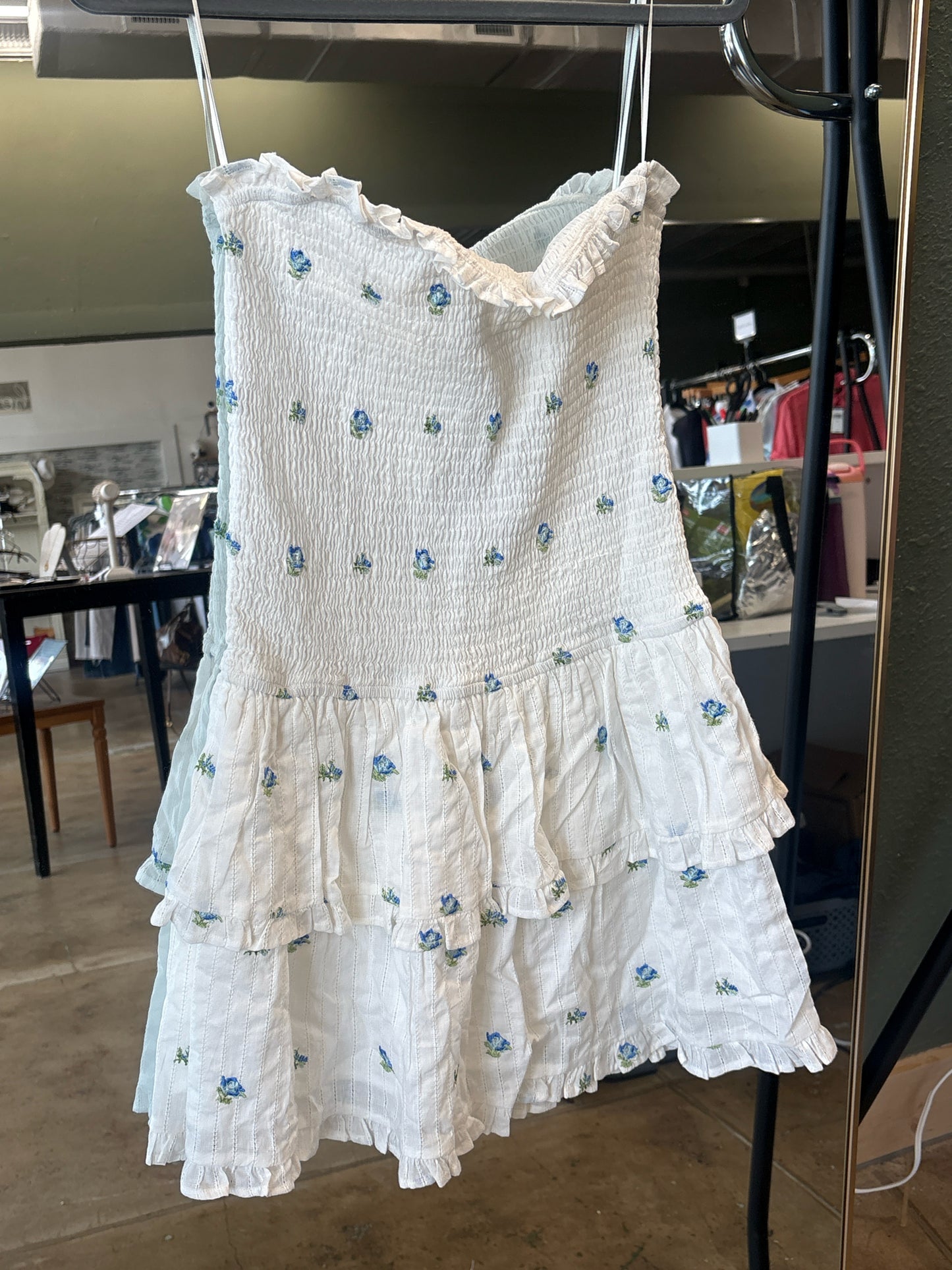 En Creme Size M White and Blue Dress