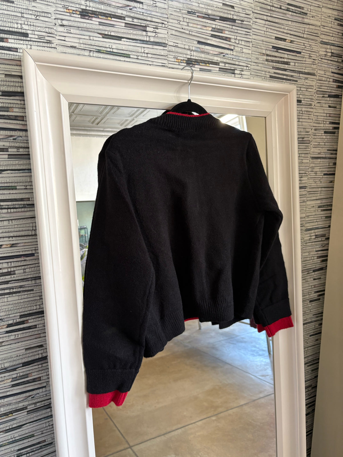 entro Size S Black/Red Sweater