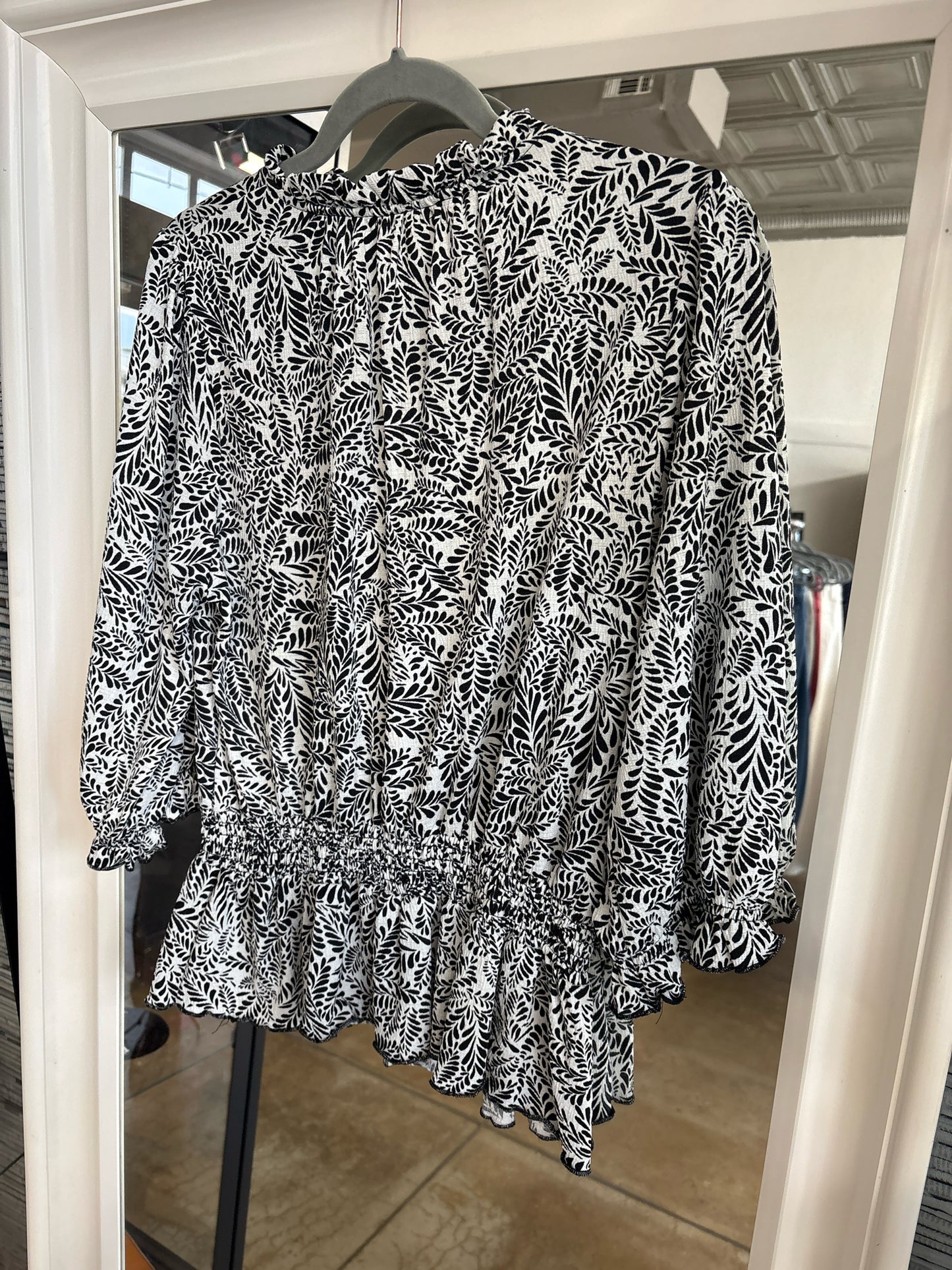 Mello Day Size M B&W Floral Top