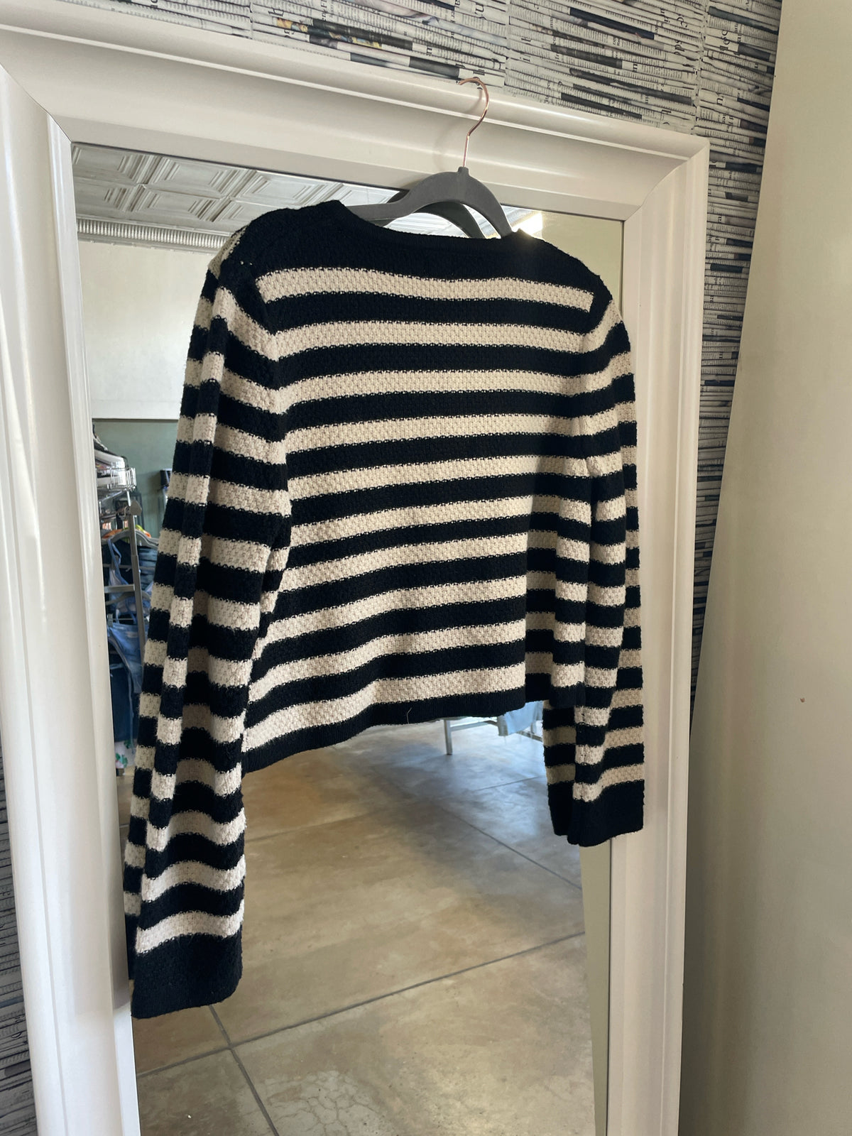 A New Day Size M Black & Off White Sweater