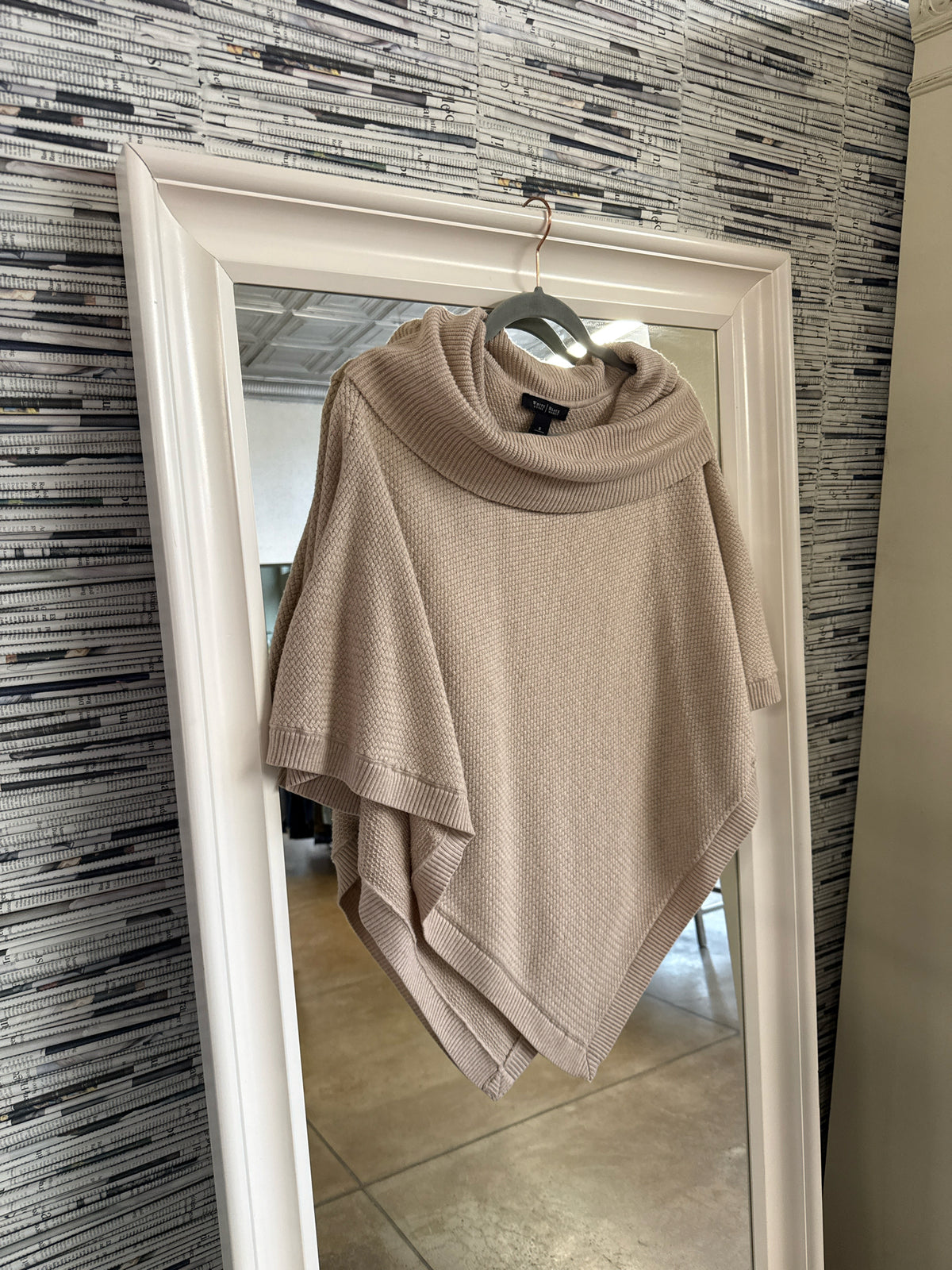 White House Black Market Size S Tan Poncho/Cape