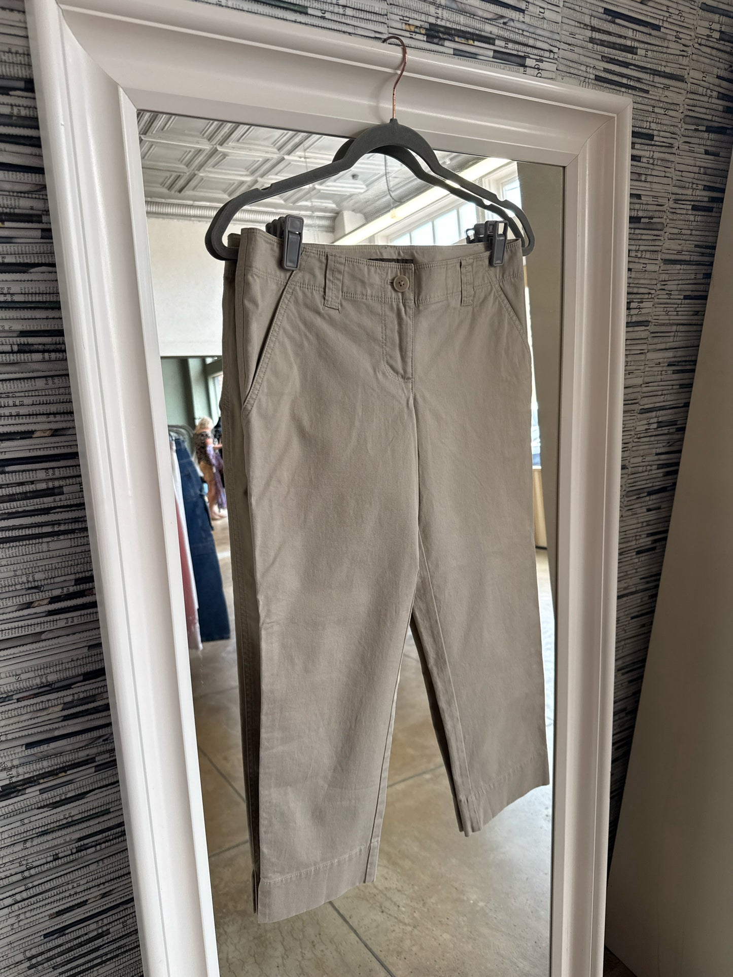 Tommy Bahama Size 2 Beige Pants