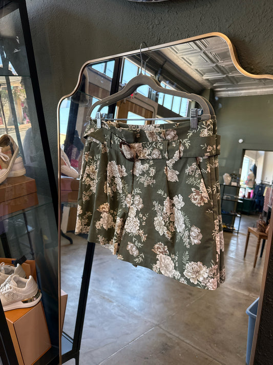 LOFT Size 6 Green Shorts