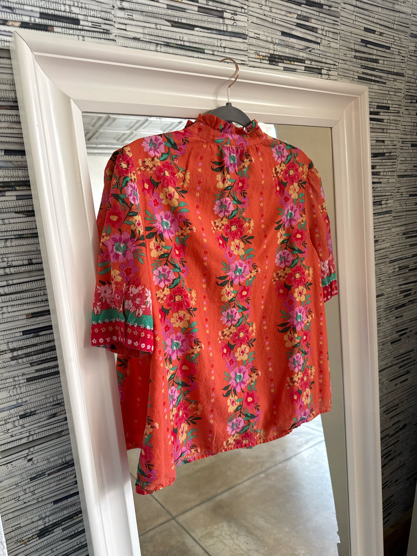 Fate Size M Orange Floral Top