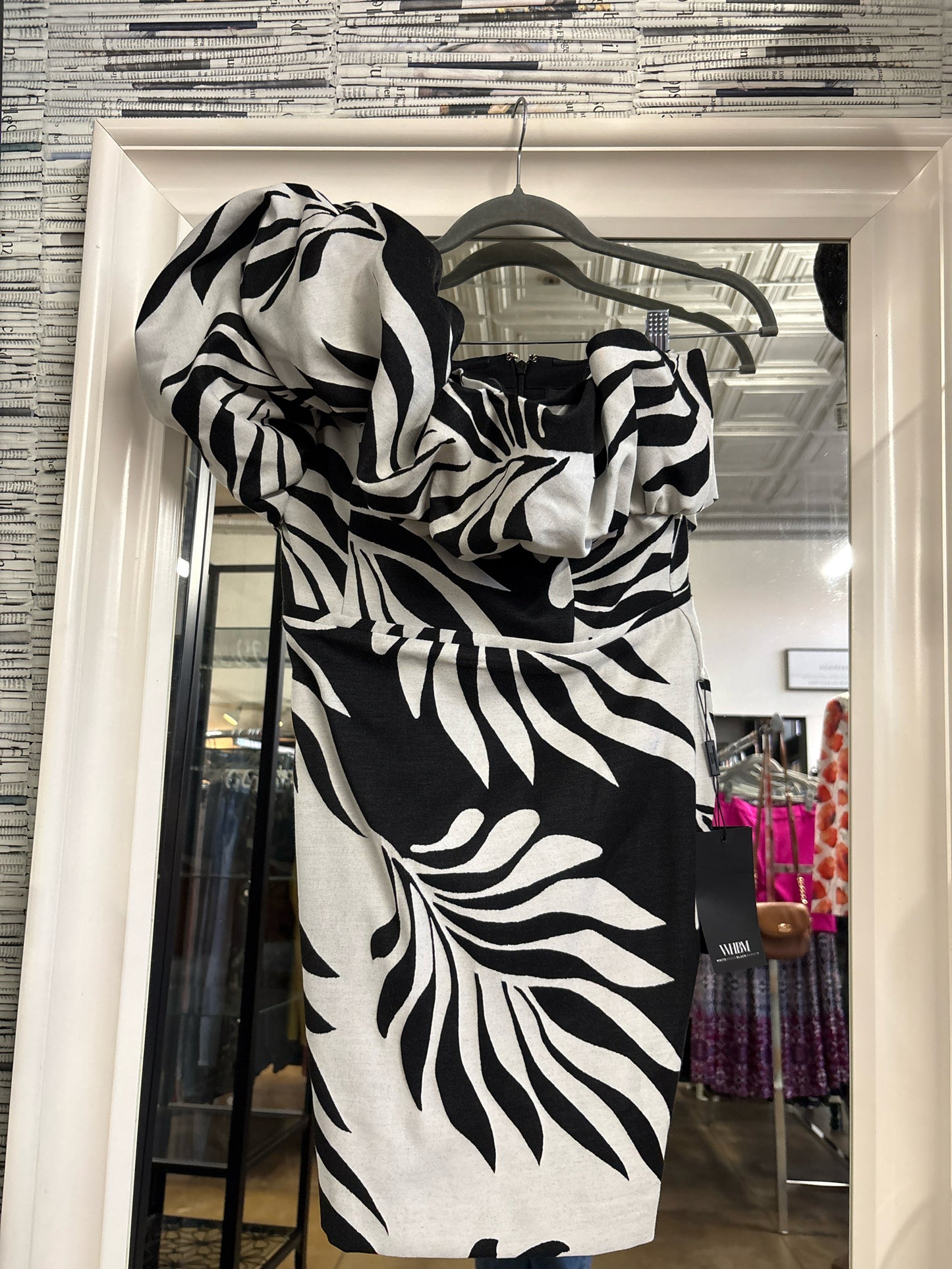 White House Black Market Size 6 Black & White Dress
