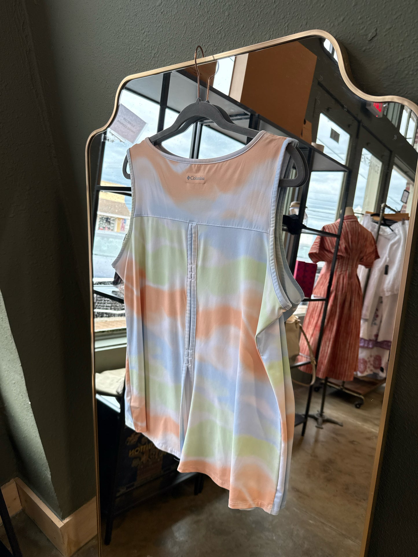 Columbia Size XL Orange/Blue Tanks