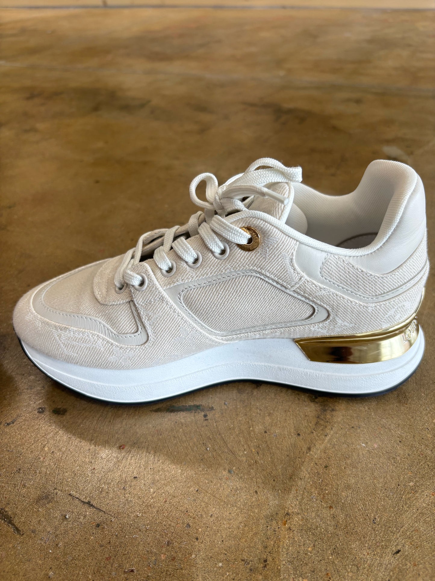 Louis Vuitton Ivory Luxury