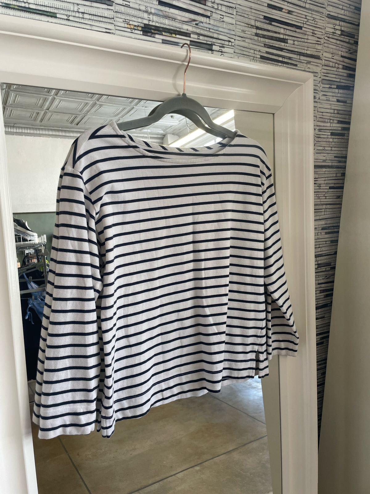 UNTUCKit Size M White+Navy Top