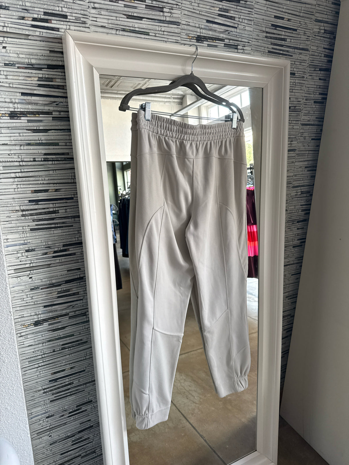 Lululemon Size 8 White Sweatpant
