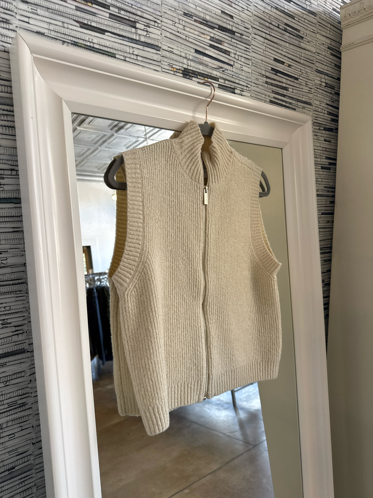 DKNY Jeans Size S Cream Vest
