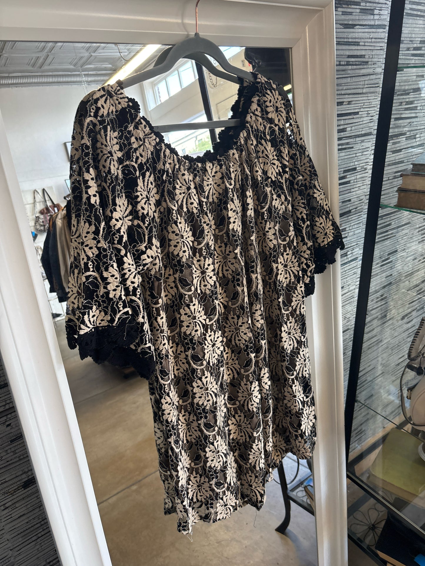 Umgee Size L Black/Cream Lace Dress