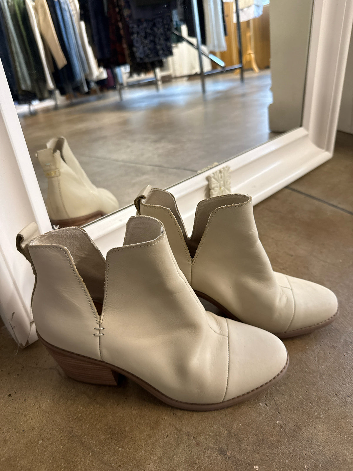 Toms Shoe Size 8 Tan Boots