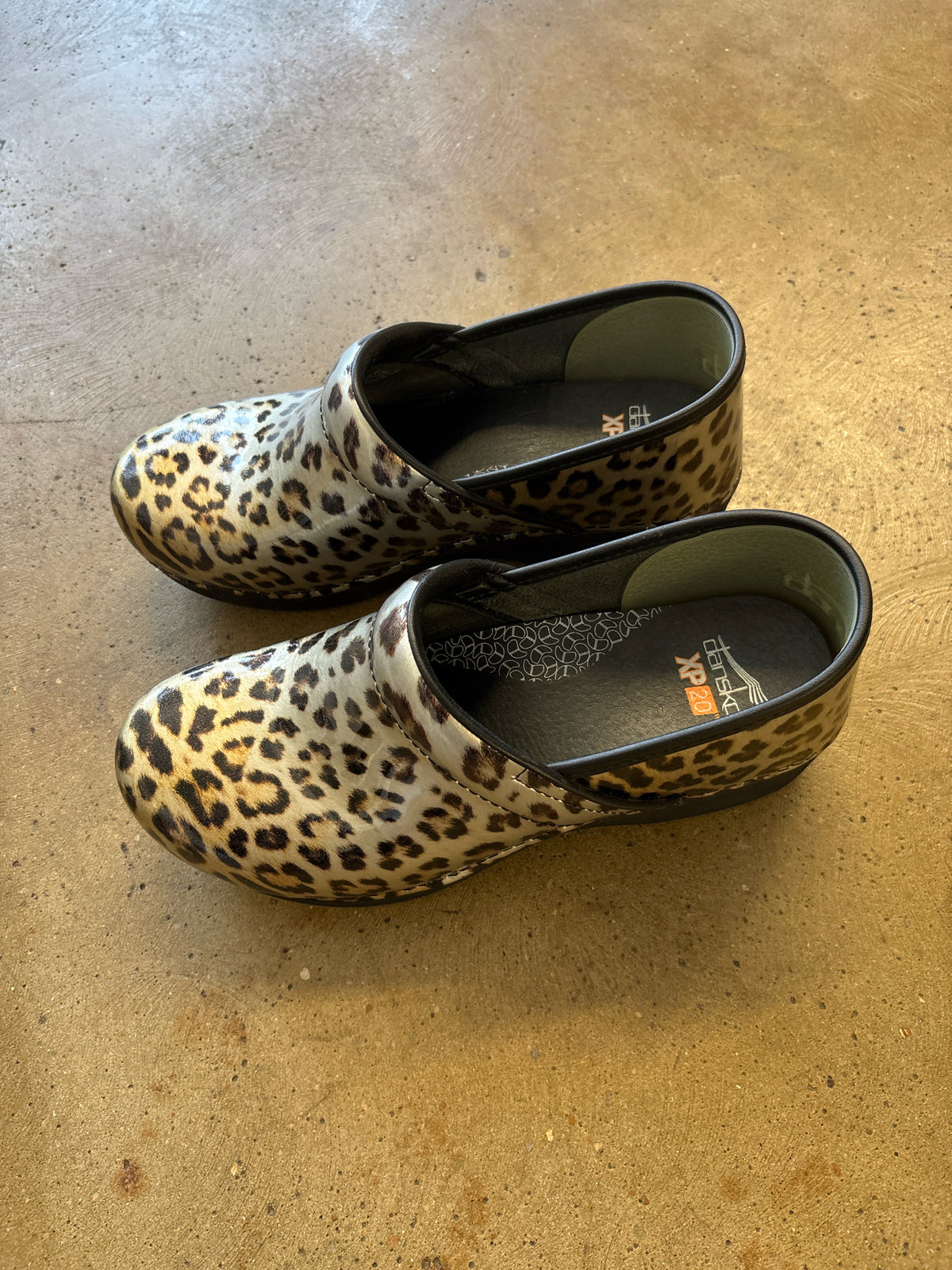 Dansko Shoe Size 40 Leopard Clogs