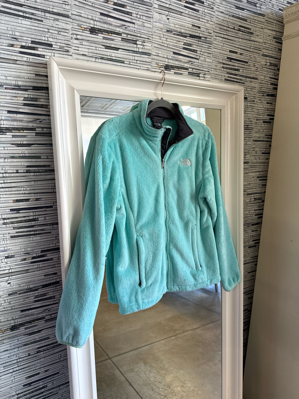 The North Face Size M Teal Pullover/Hoodie