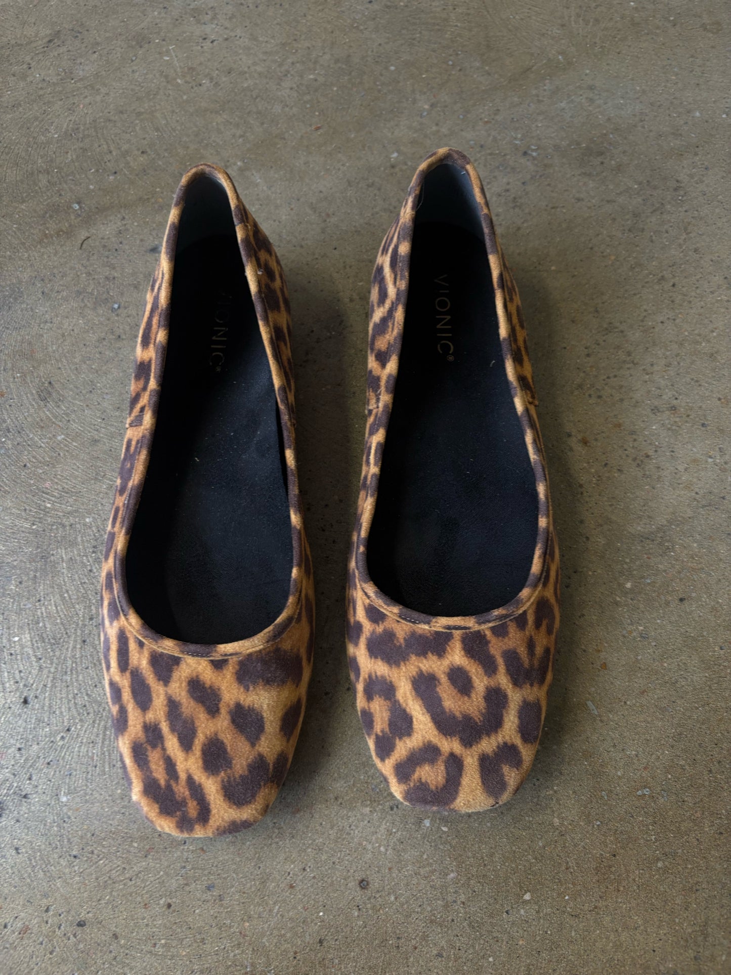 Vionic Shoe Size 10 cheetah Flats
