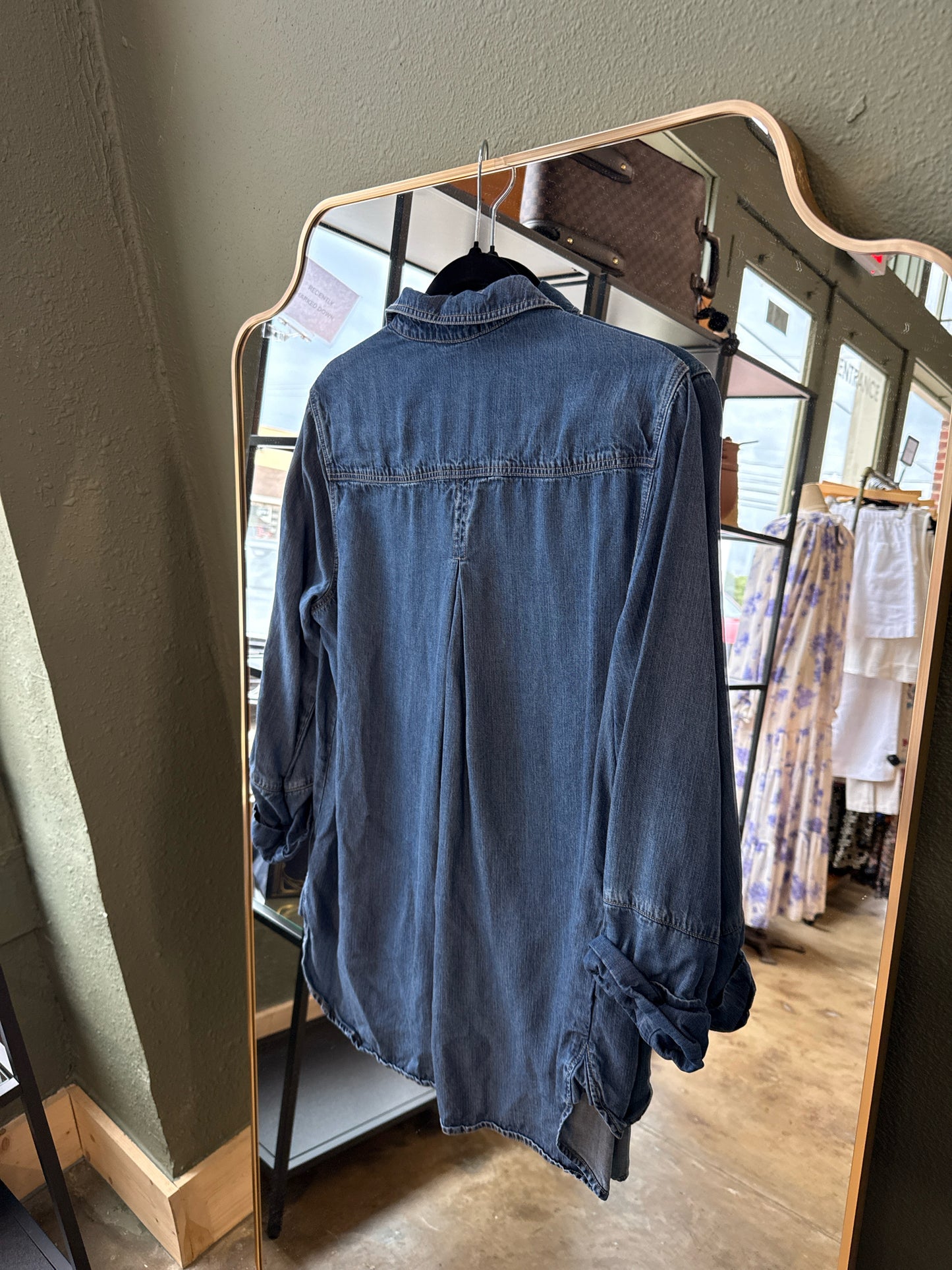 Bella Dahl Size M Denim Top