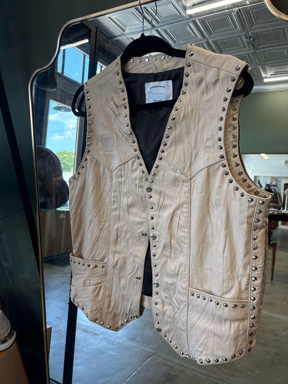UNDERSTATED LEATHER Size L Tan Vest