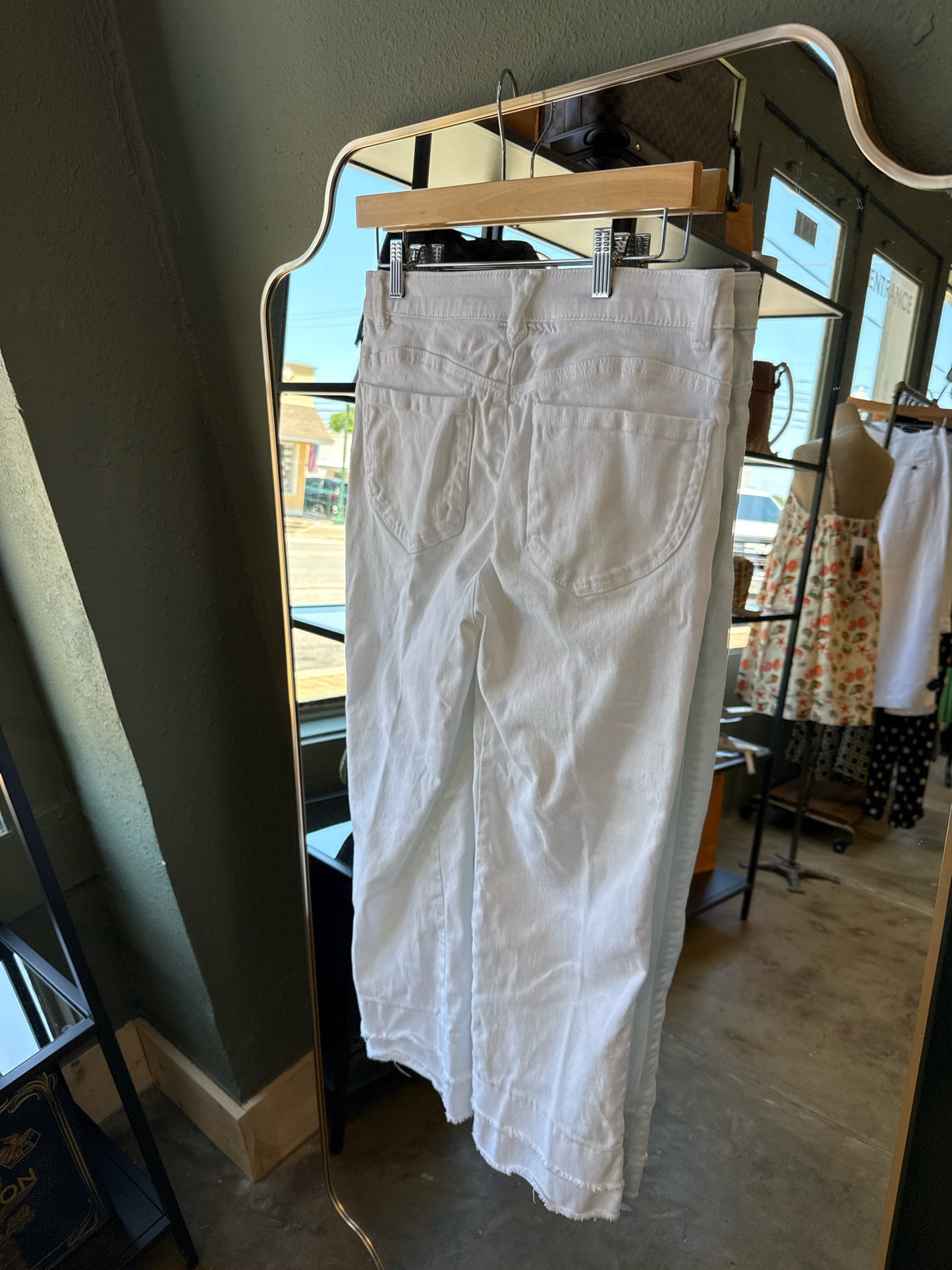 Democracy Size 6 White Pants