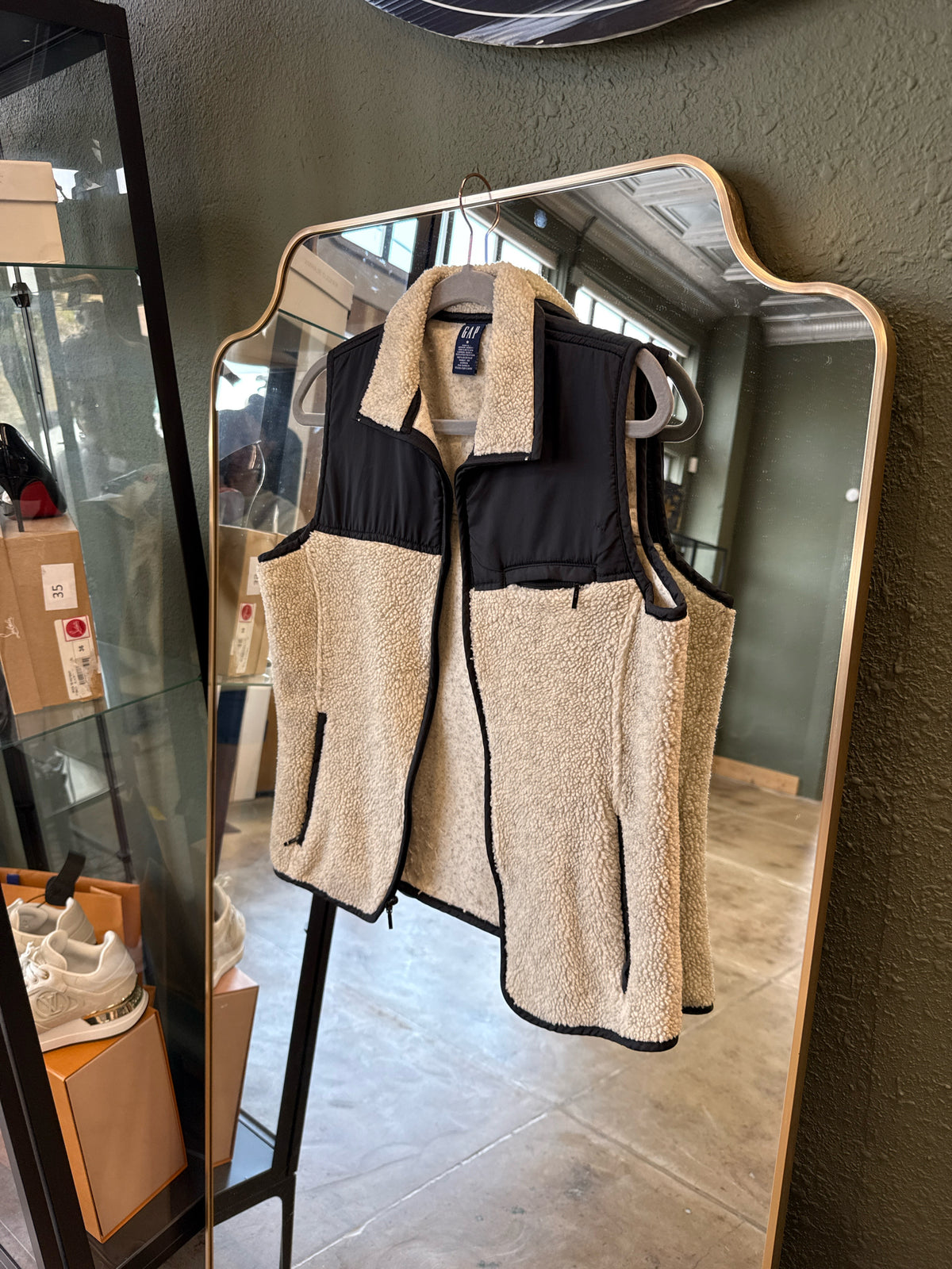 GAP Size S Cream/Black Vest