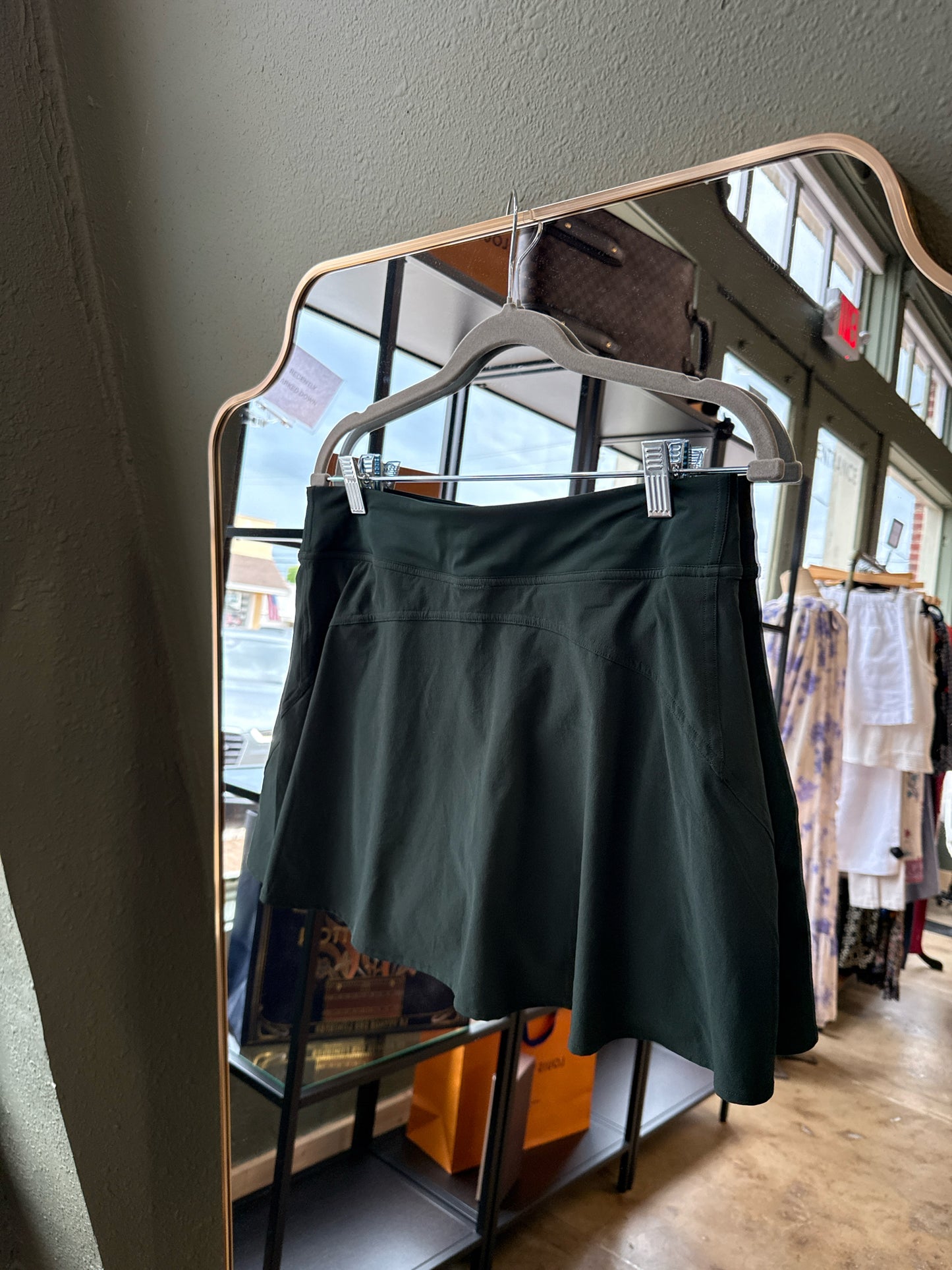 Lululemon Size 10 Green Skort