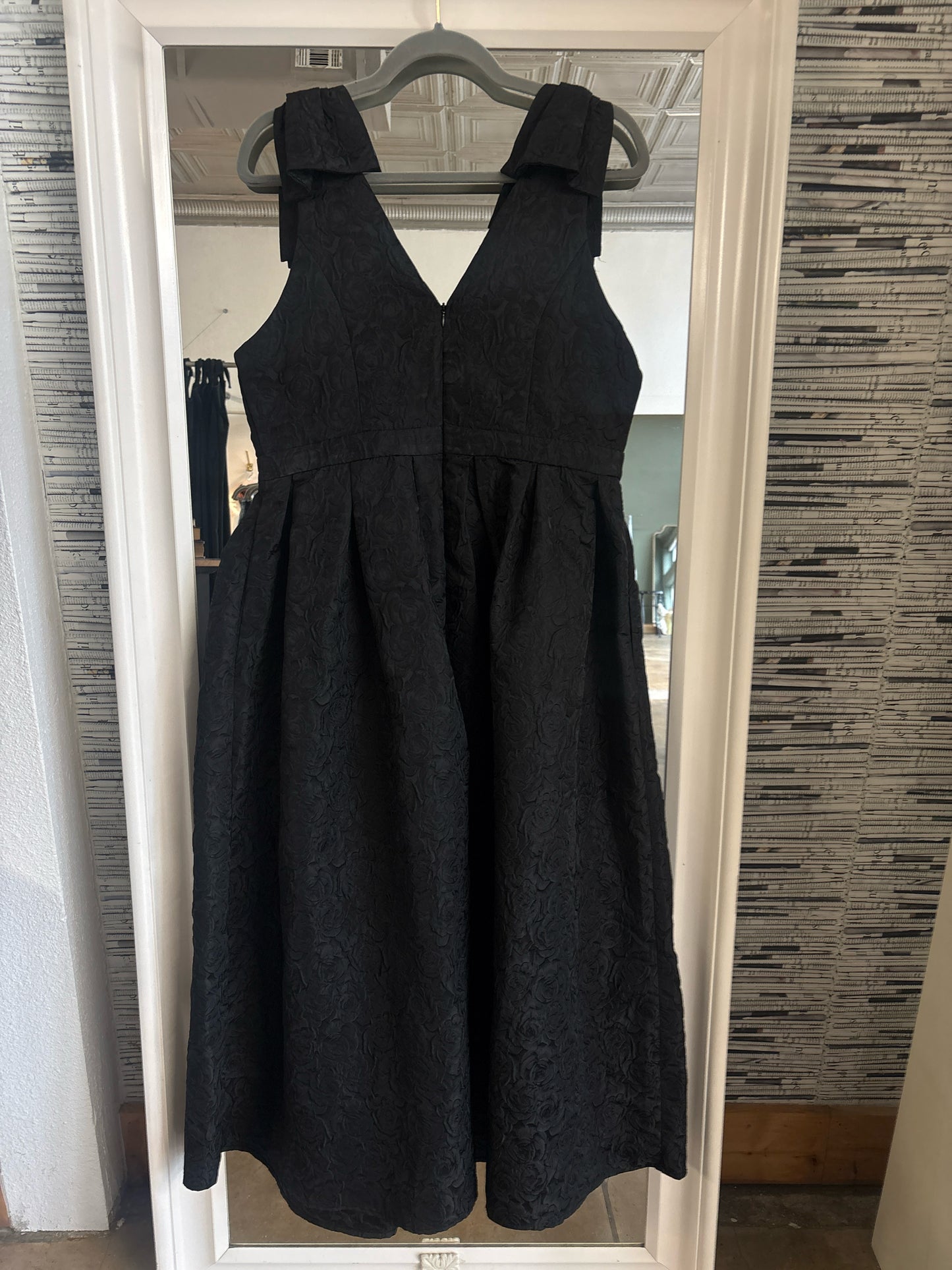 entro Size L Black Dress