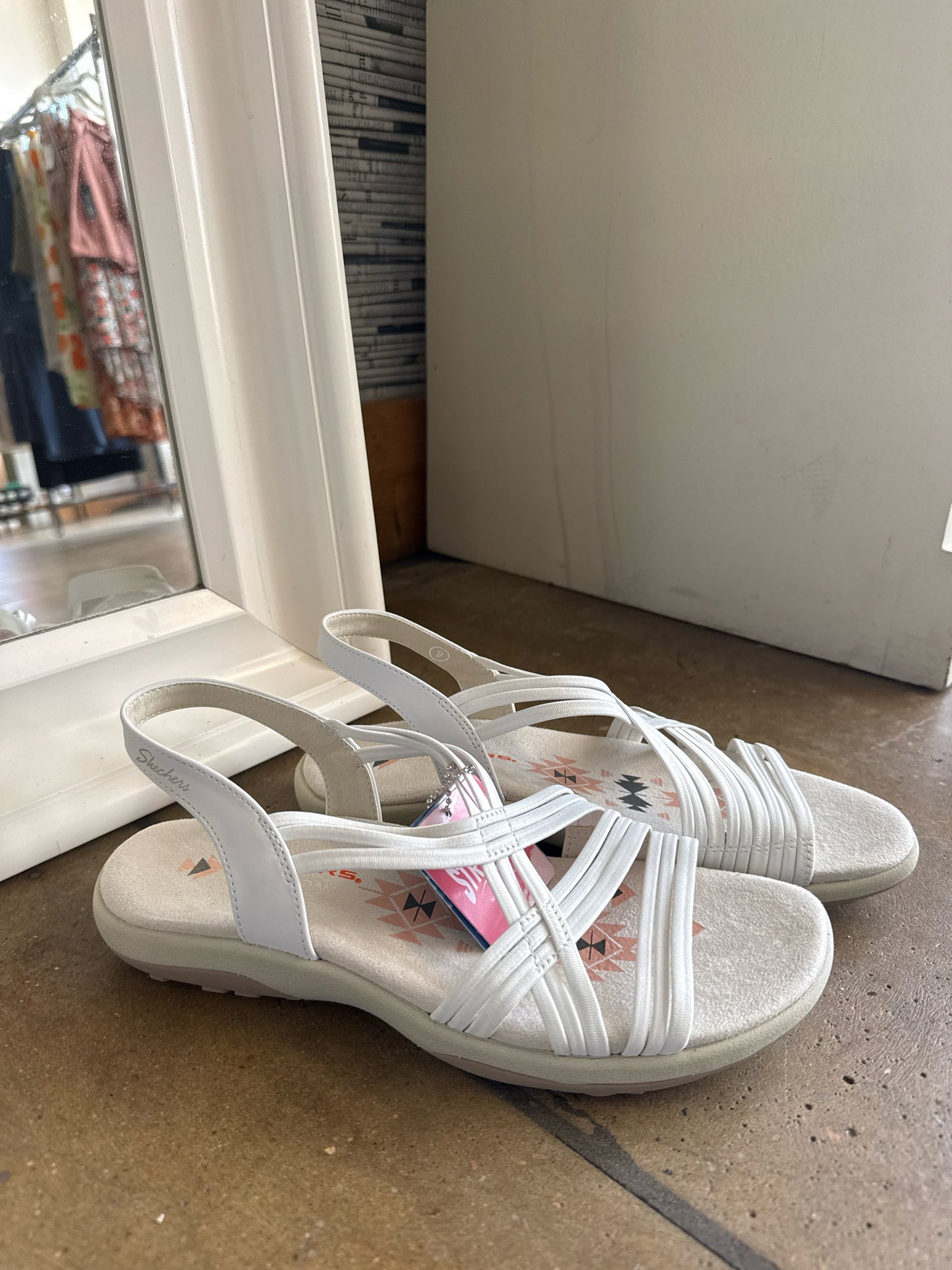 Skechers Shoe Size 9 White Sandals