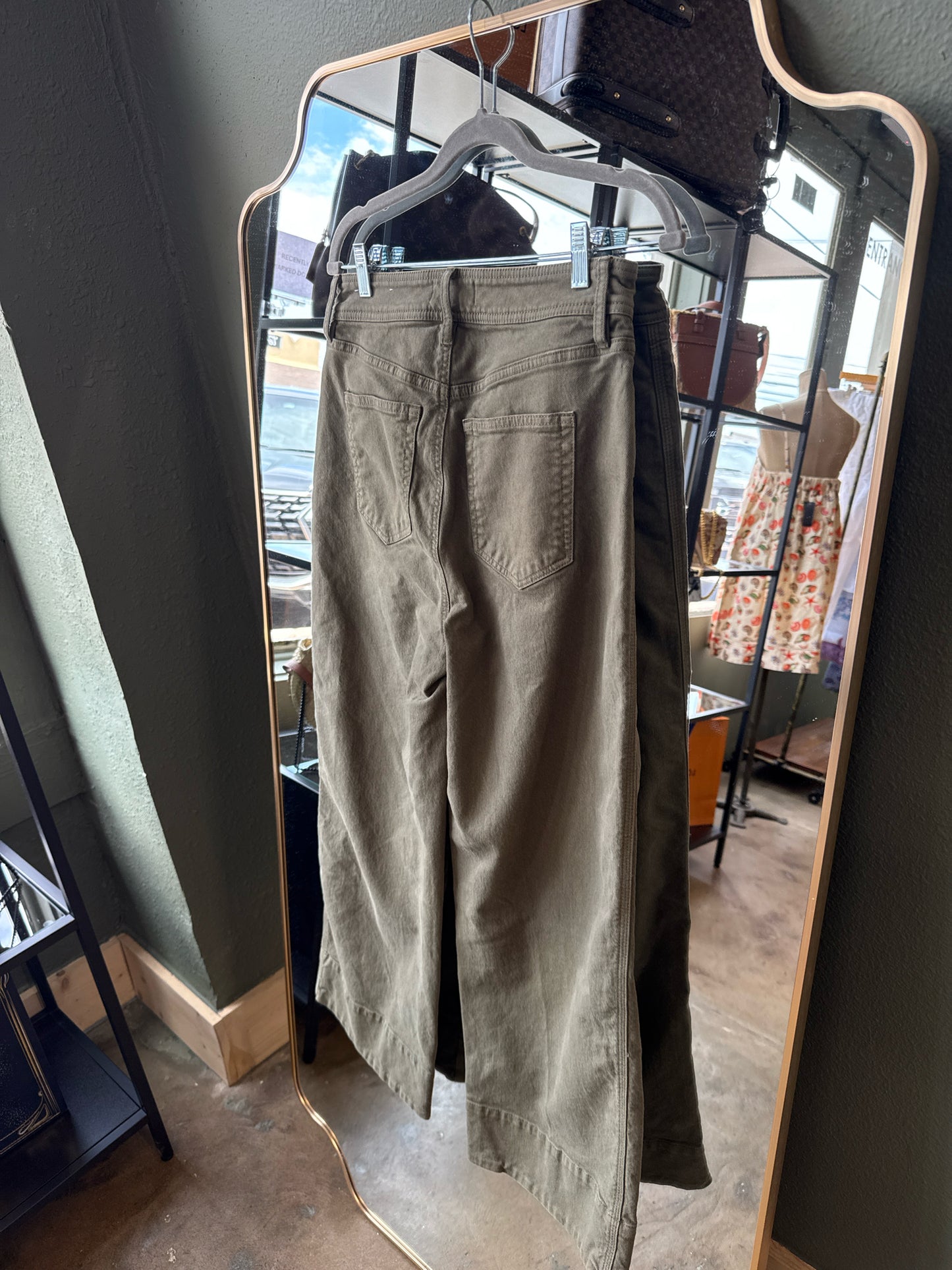 LOFT Size 27/4 Green Pants