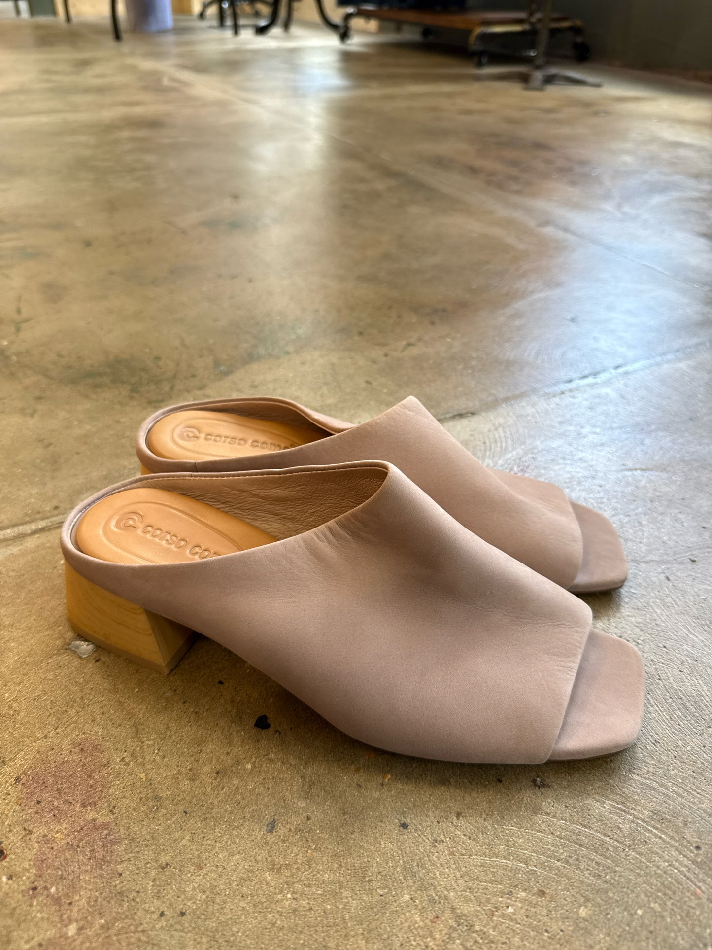 Corso Como Shoe Size 7.5 Tan Wedge