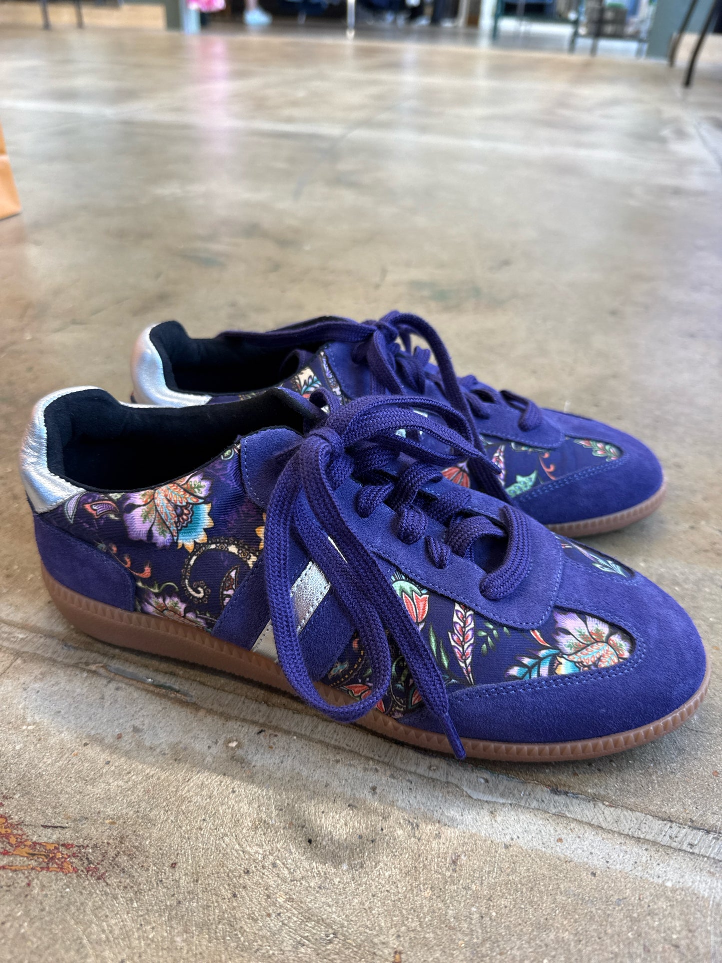 Johnny Was Shoe Size 9 indigo Floral Sneakers