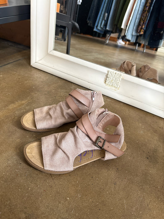 Blowfish Shoe Size 6.5 blush Sandals