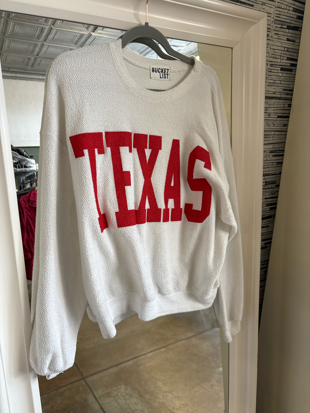 bucketlist Size S White/Red Sweater
