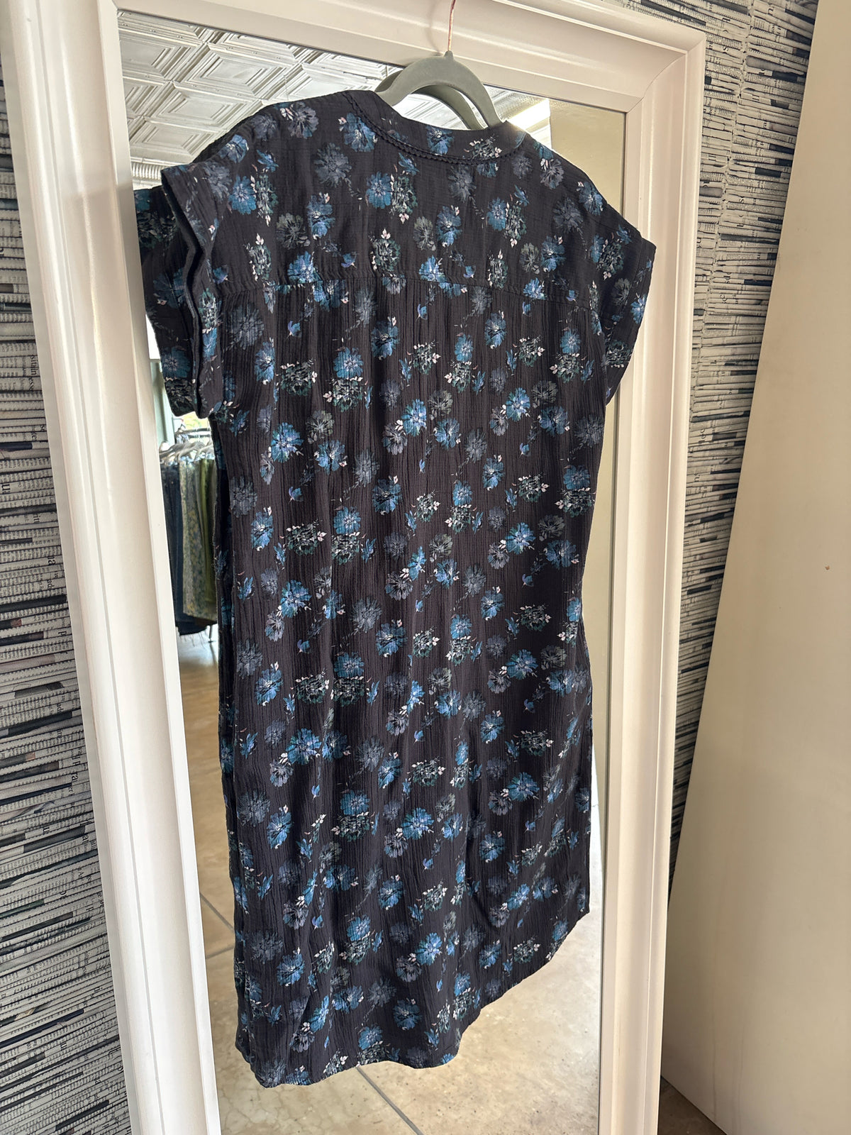Carbon 2 Cobalt Size M Black Floral Dress