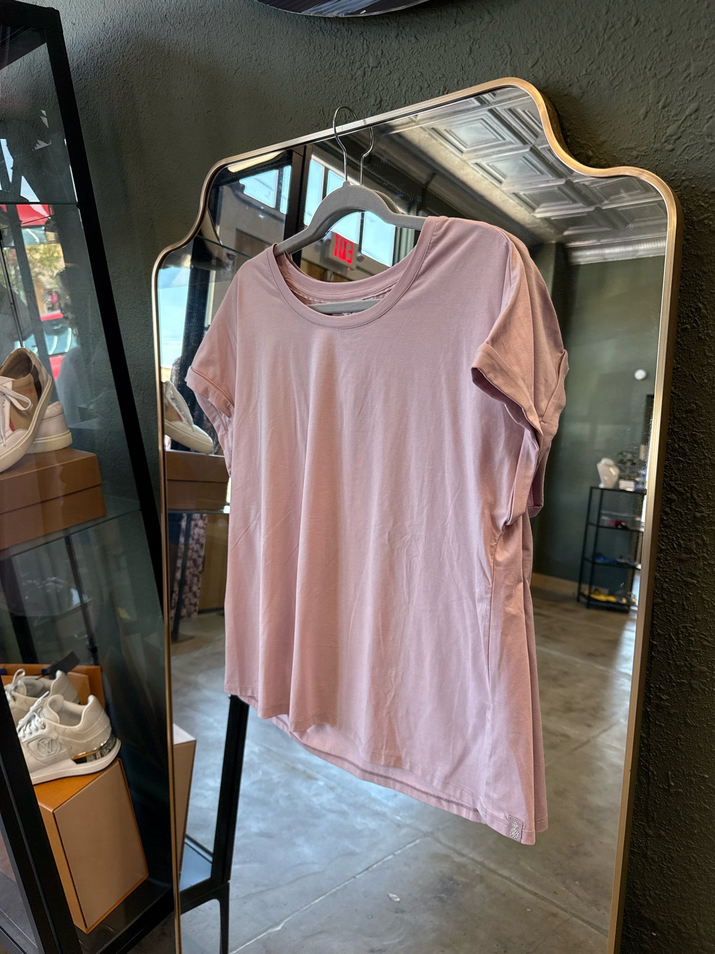 Tommy Bahama Size L Pink Tee