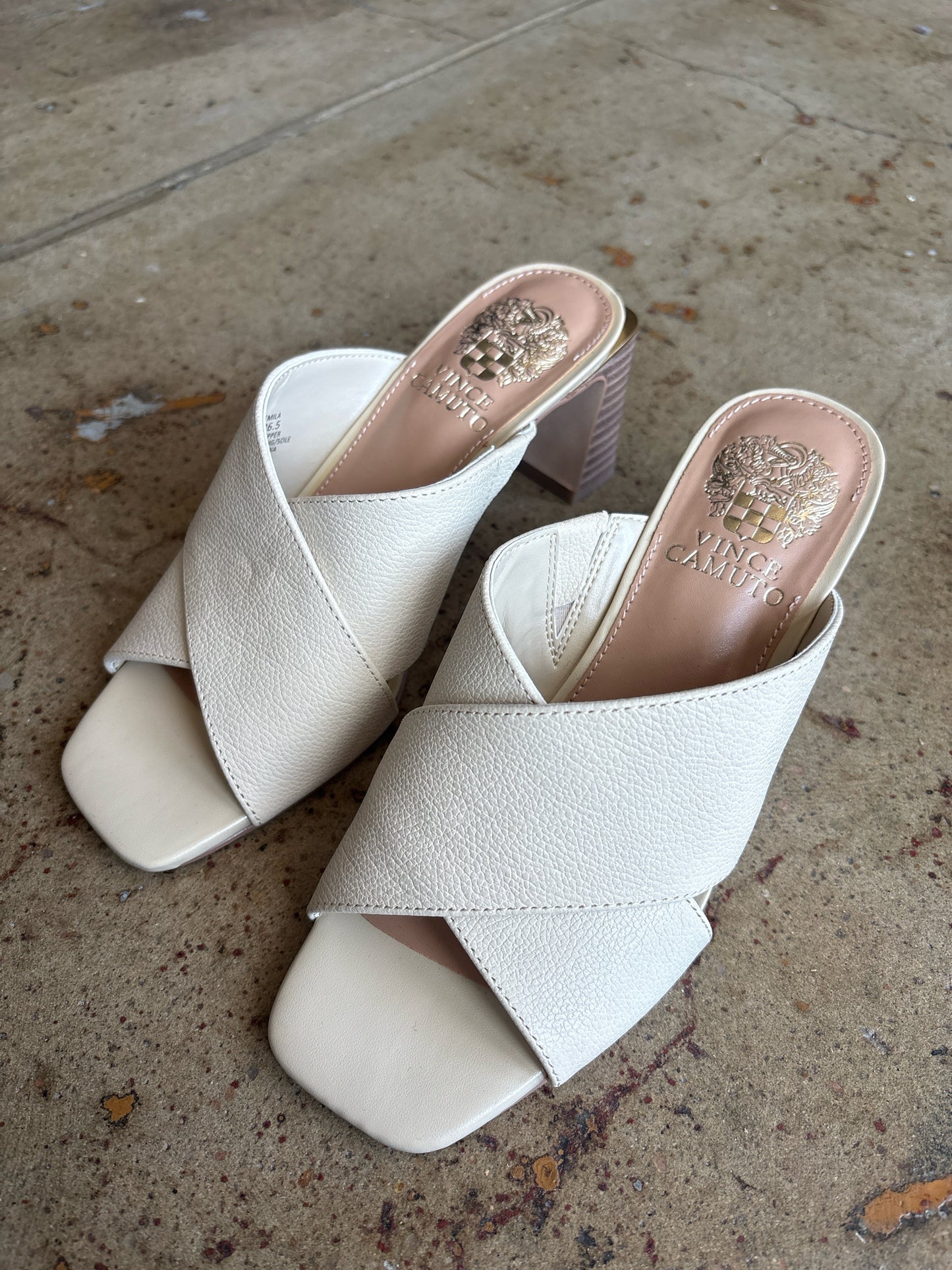 Vince Camuto Shoe Size 6 Cream Heels