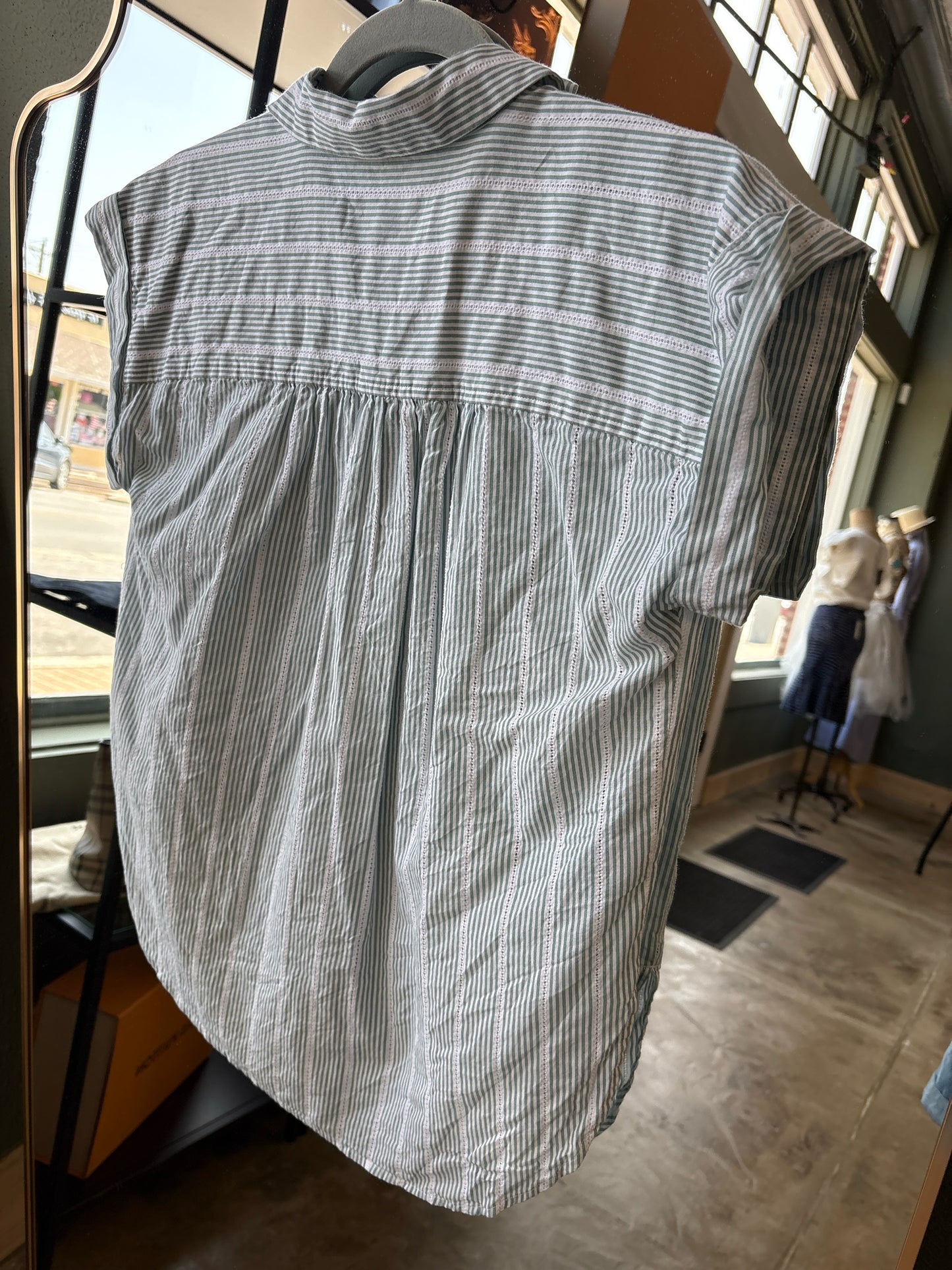 LOFT Size XXS green and white Top