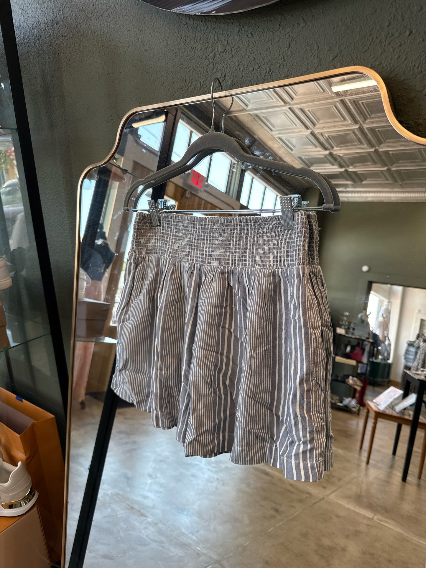 American Eagle Size S Gray Shorts