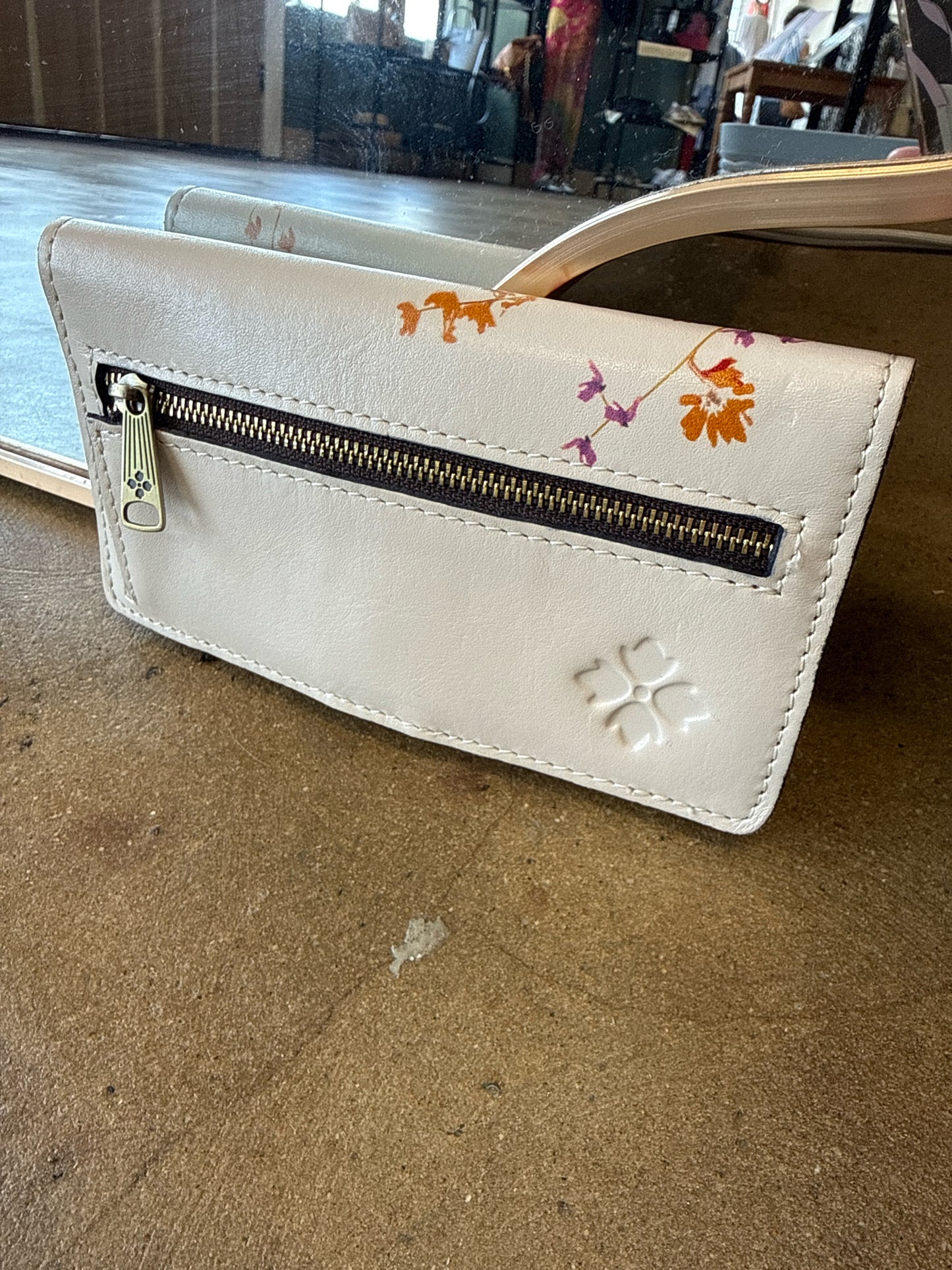 Patricia Nash Cream/multi Wallet/Wristlet