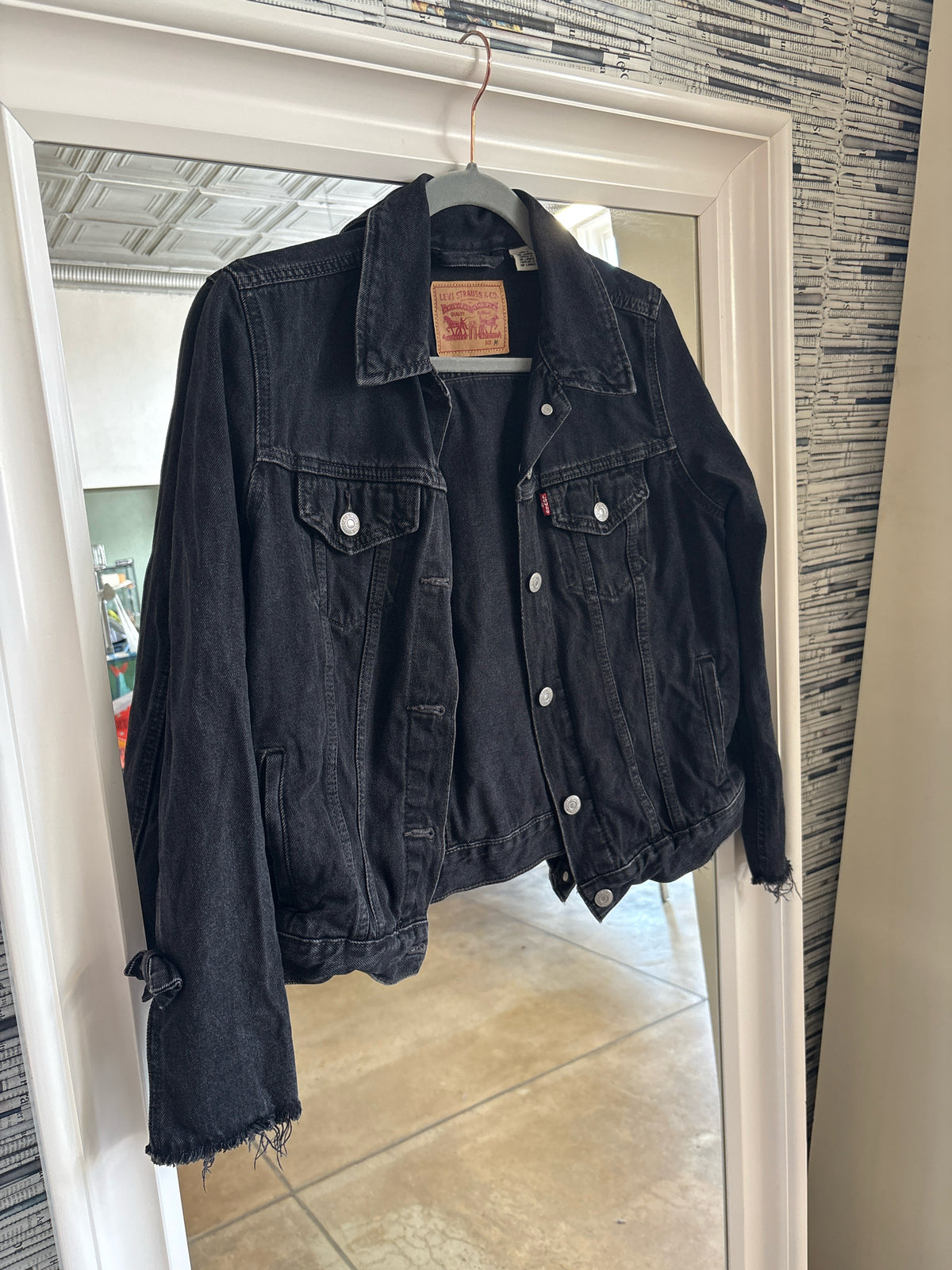 Levi Strauss Size M Black Jean Jacket