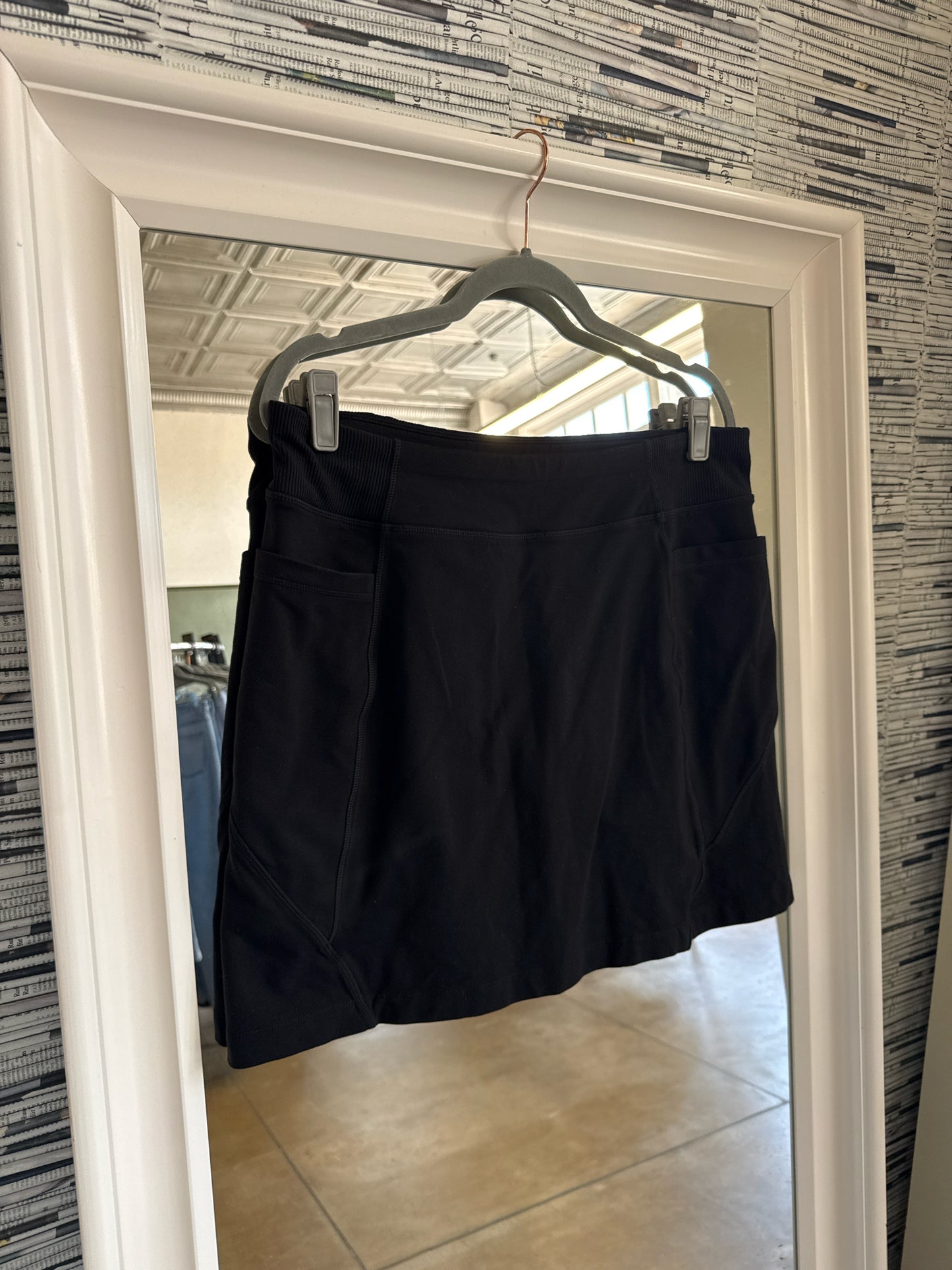 ATHLETA Size L Black Skort
