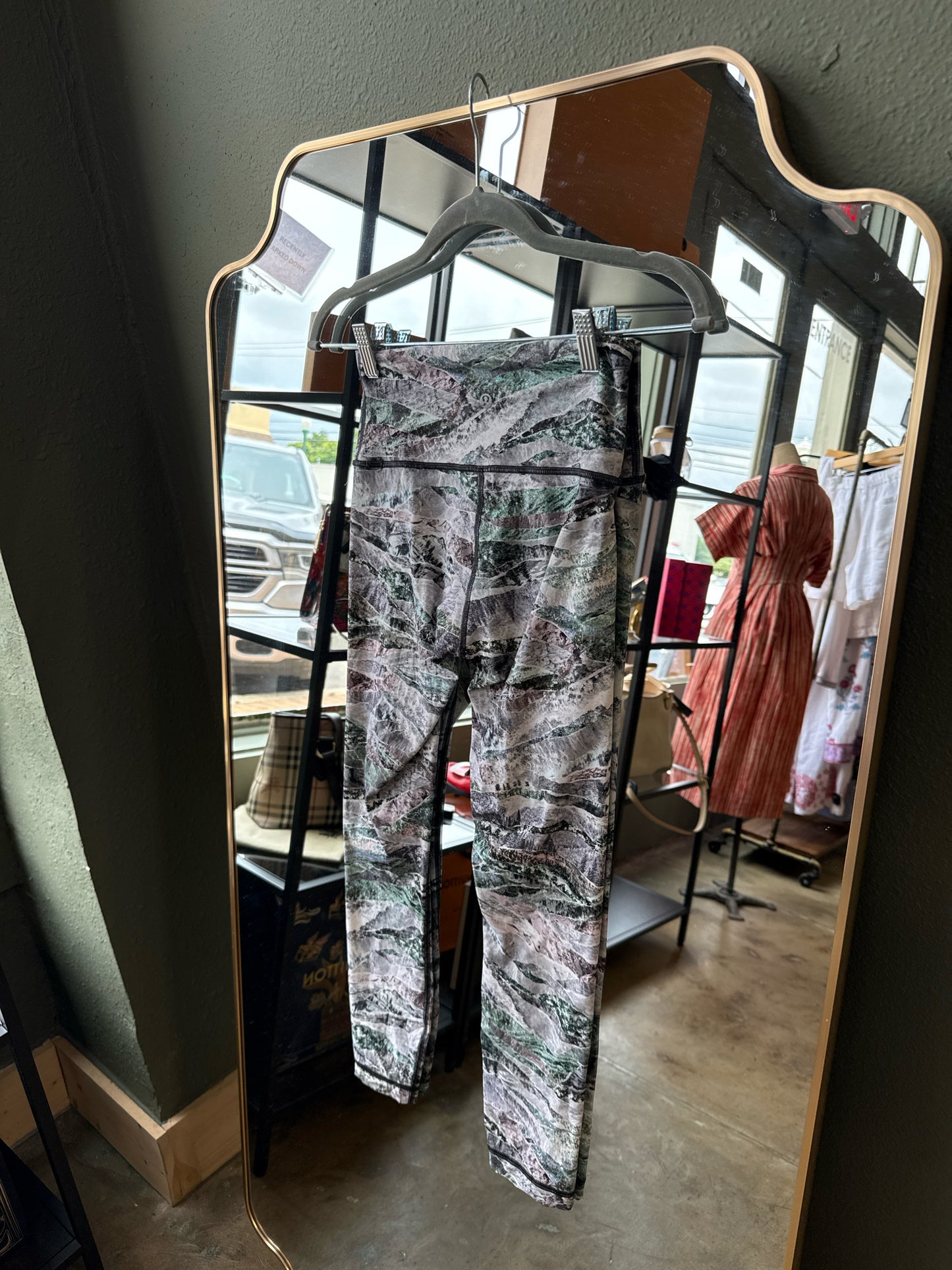 Lululemon Size 4 Green/Gray Legging