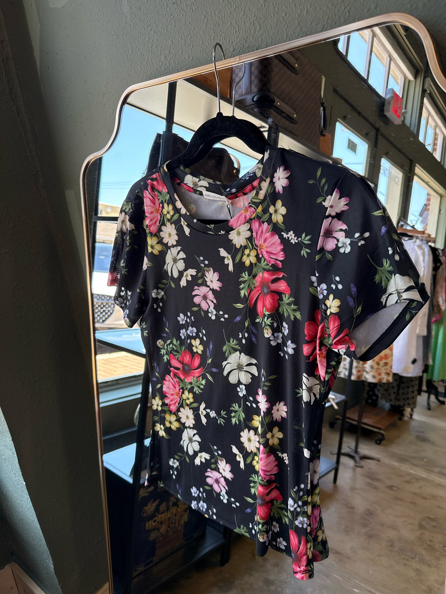 Avec Les Filles Size M black/floral Top