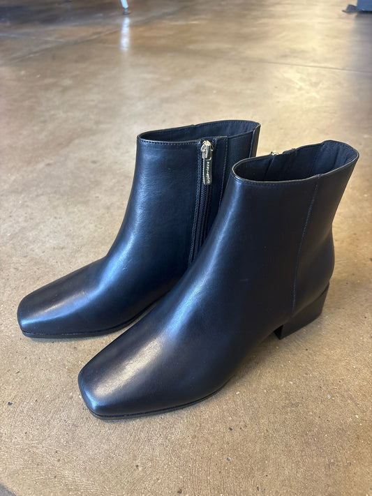 EASY SPIRIT Shoe Size 8 Black bootie Boots