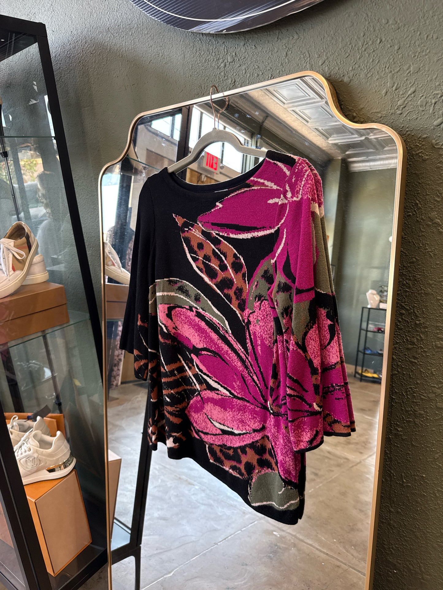 CHICO'S Size L Black/Pink Sweater